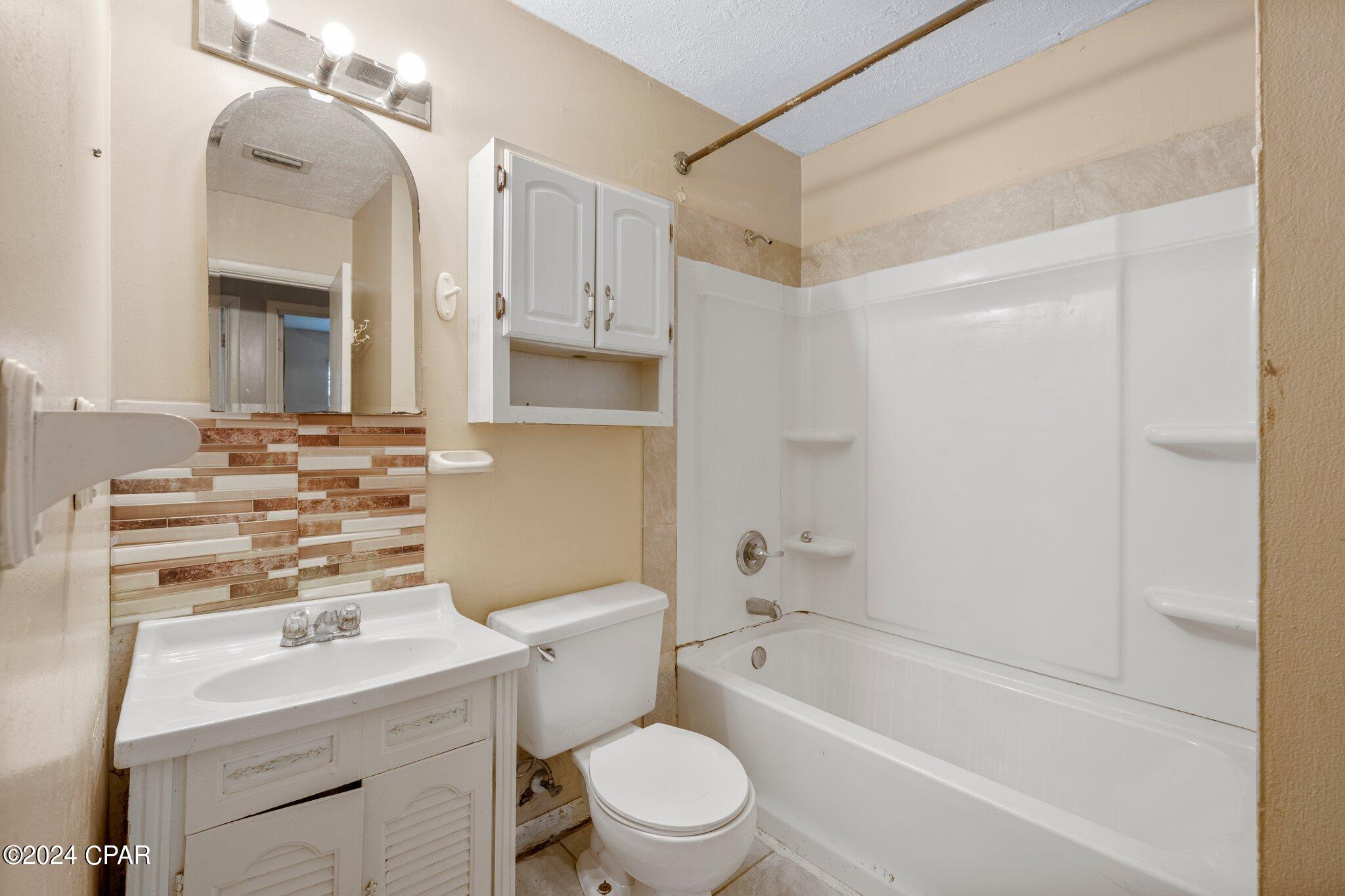 Hentz 1st Add Unit B - Residential