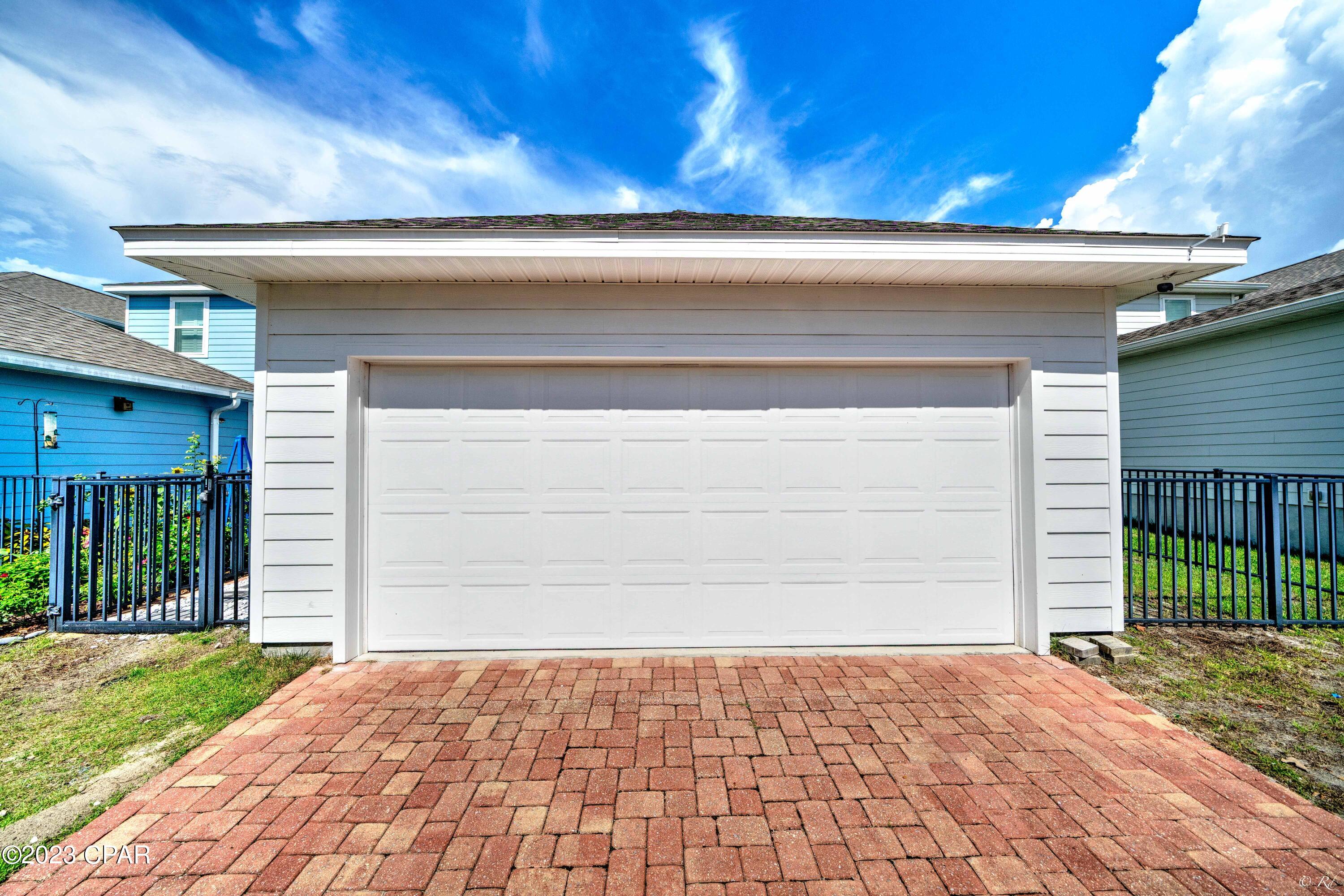 Magnolia Bay Club - Residential