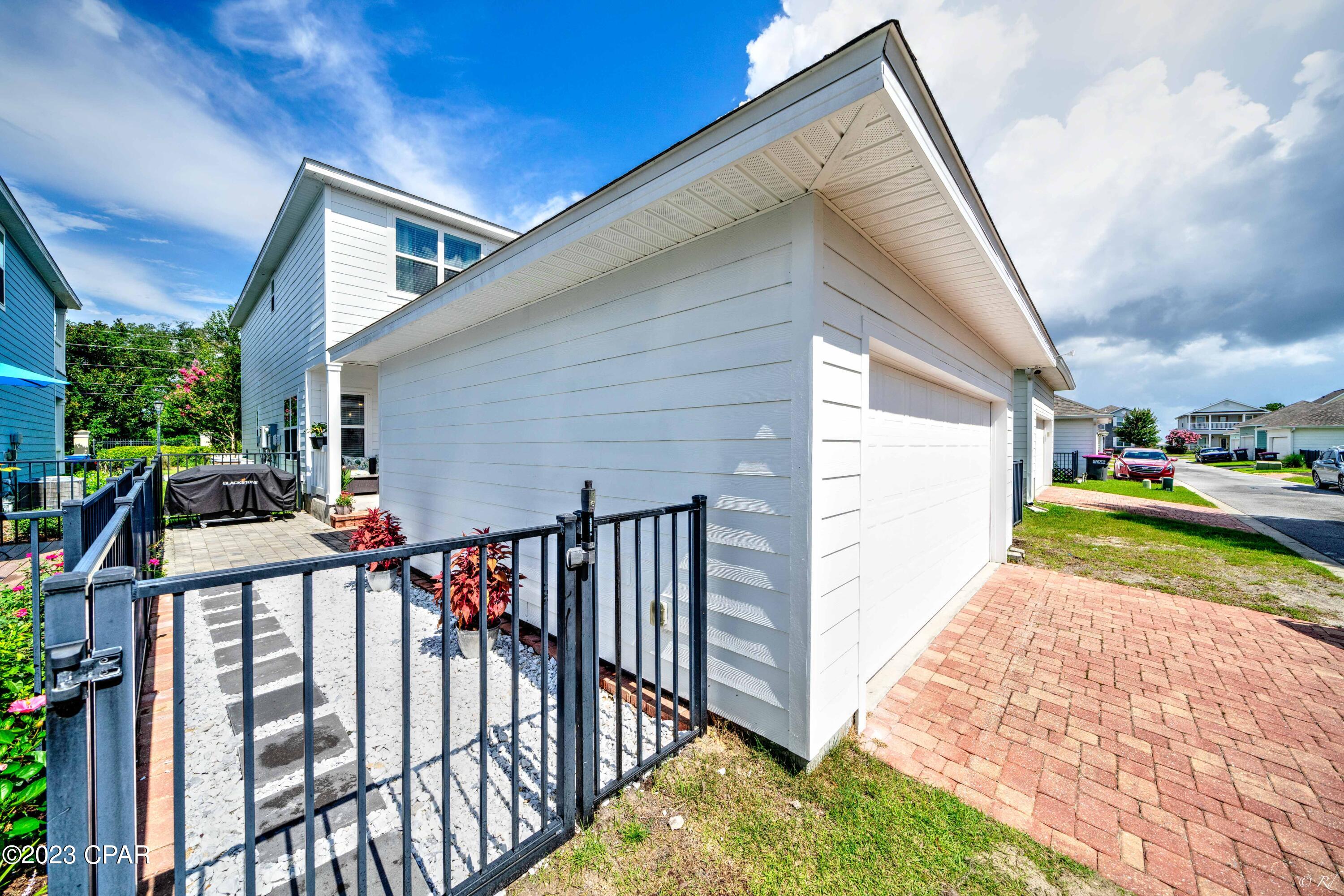 Magnolia Bay Club - Residential