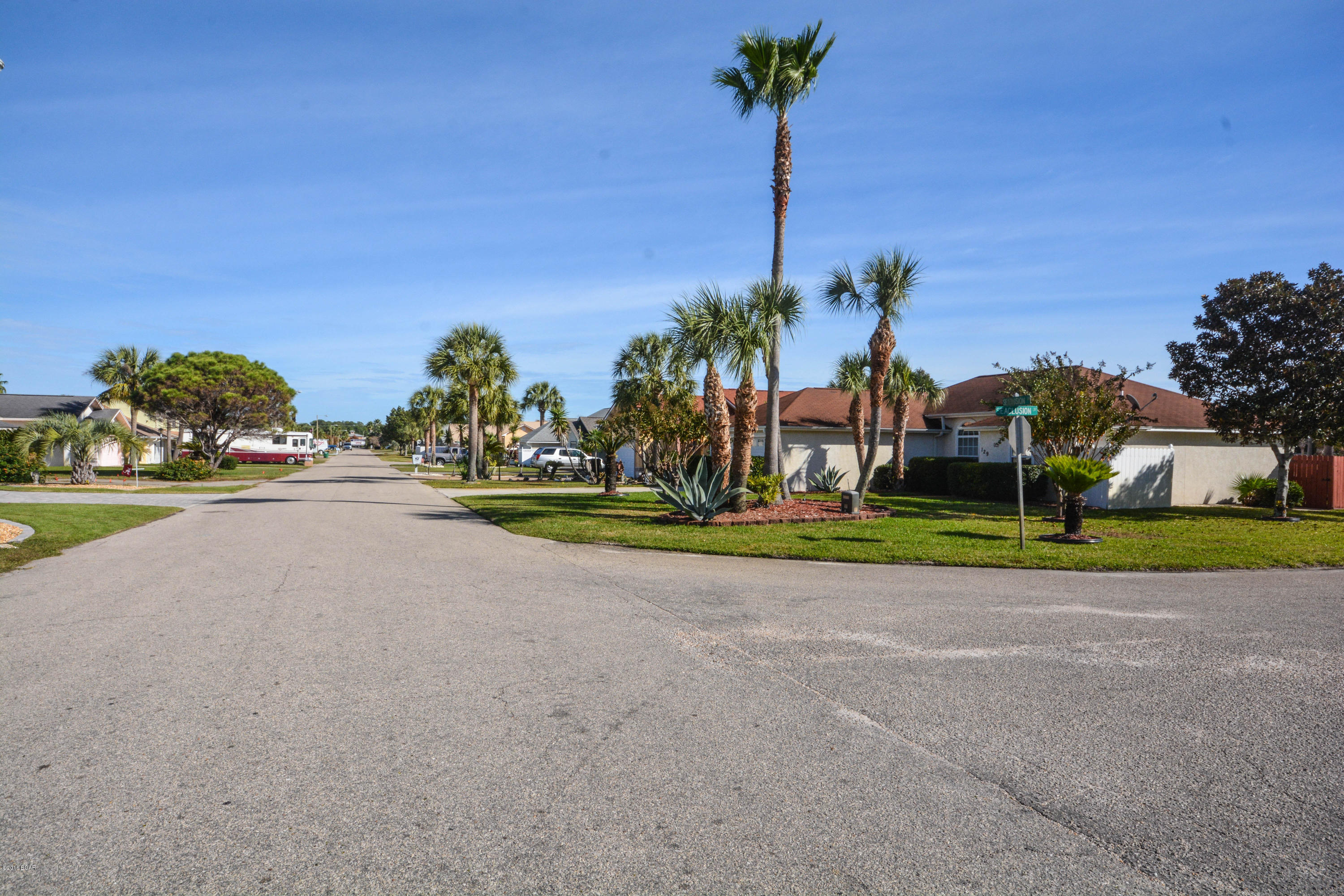 Seaclusion Beach - Land