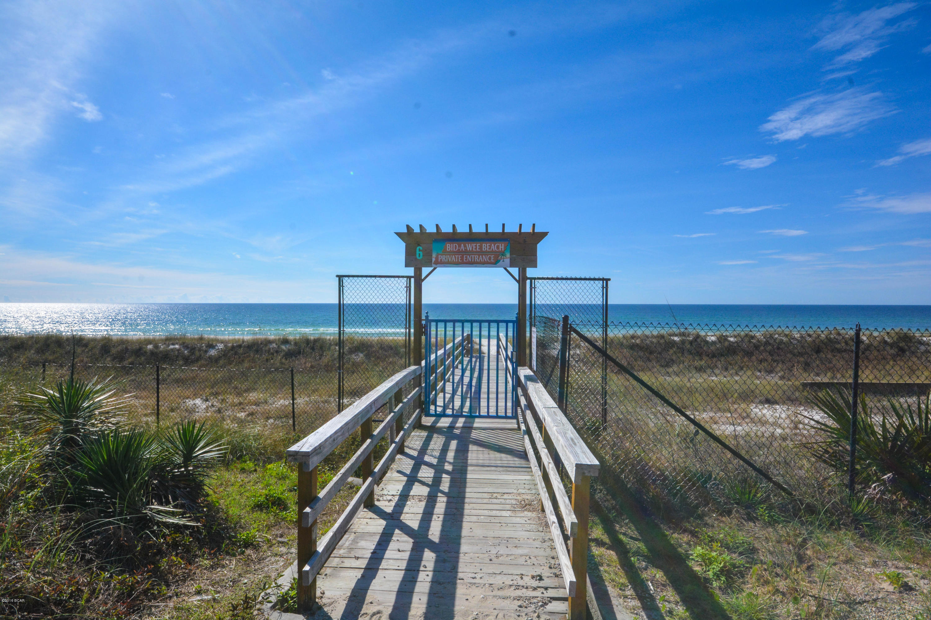 Seaclusion Beach - Land