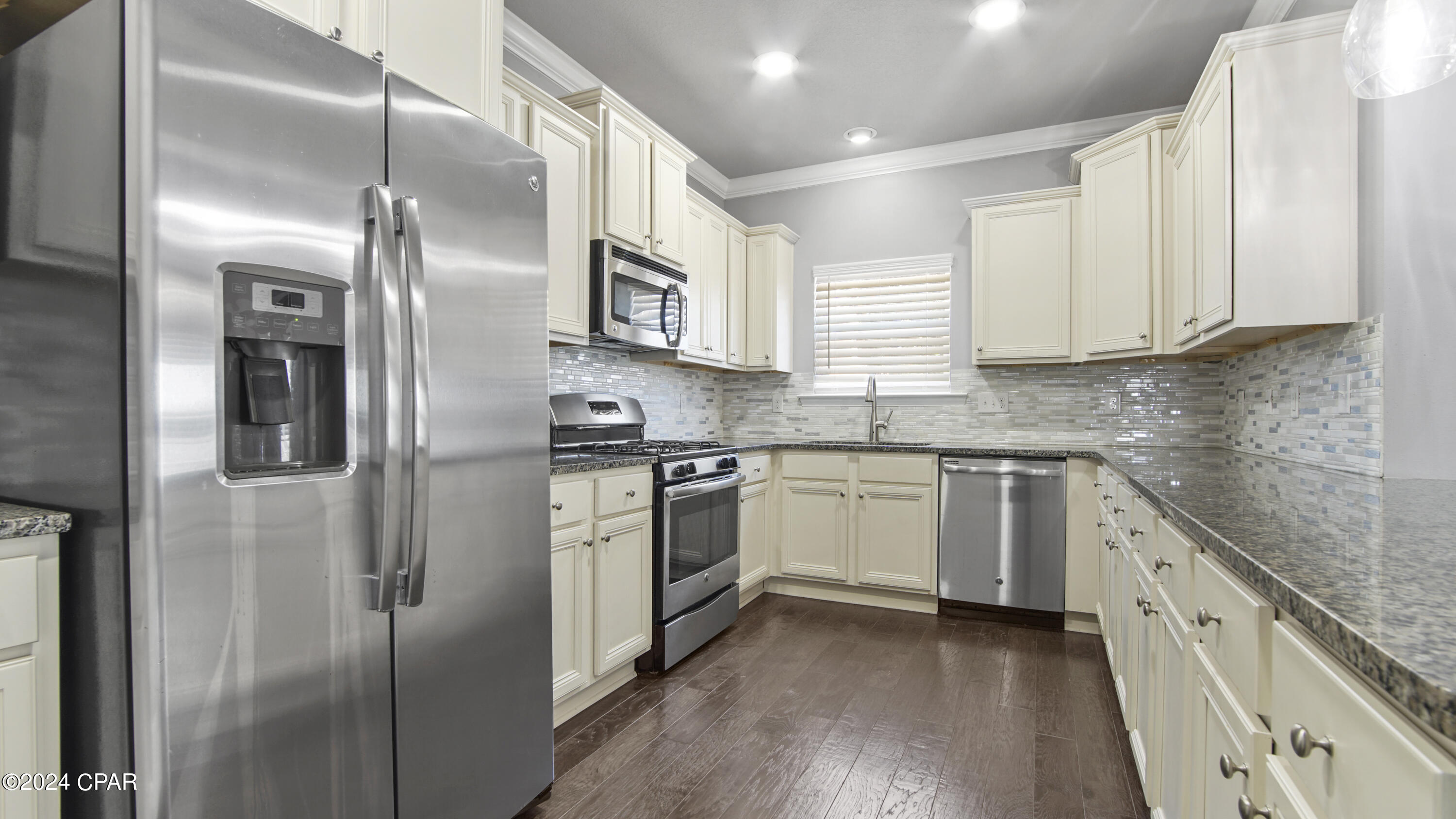 Magnolia Bay Club - Residential