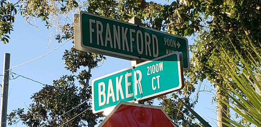 Beautiful lot ready to build your dream home.  1/2 block to Bay. Lot adjoining this lot is also available to buy. Beautiful trees on this wonderful located property. Water view of beautiful St Andrews Bay. Located close to some of Panama City's most beautiful homes .