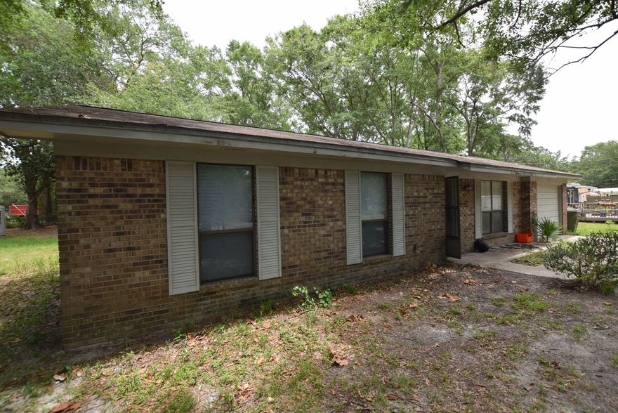 Entered for comparable purposes only.  Home in fair to good condition.  Roof at the end of its life and there is damage over the garage from a limb. Water damage in ceiling of garage.  Interior in good condition, but old and worn.  Some fogged windows. PA site incorrect, 2 full bathrooms.

Includes parcel 10190-020-000 in sale