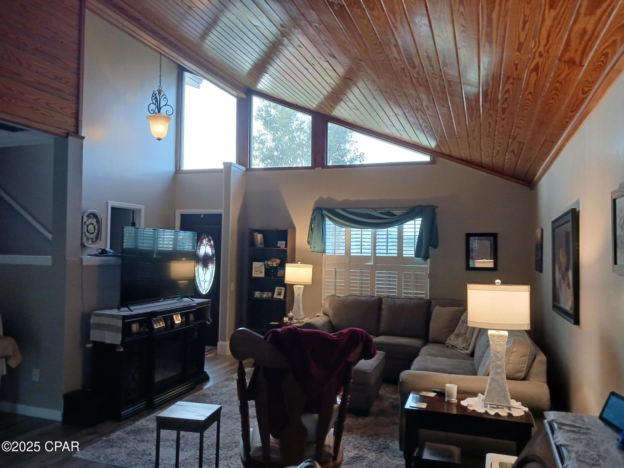 Venetian Villa 1st Add Replat - Residential