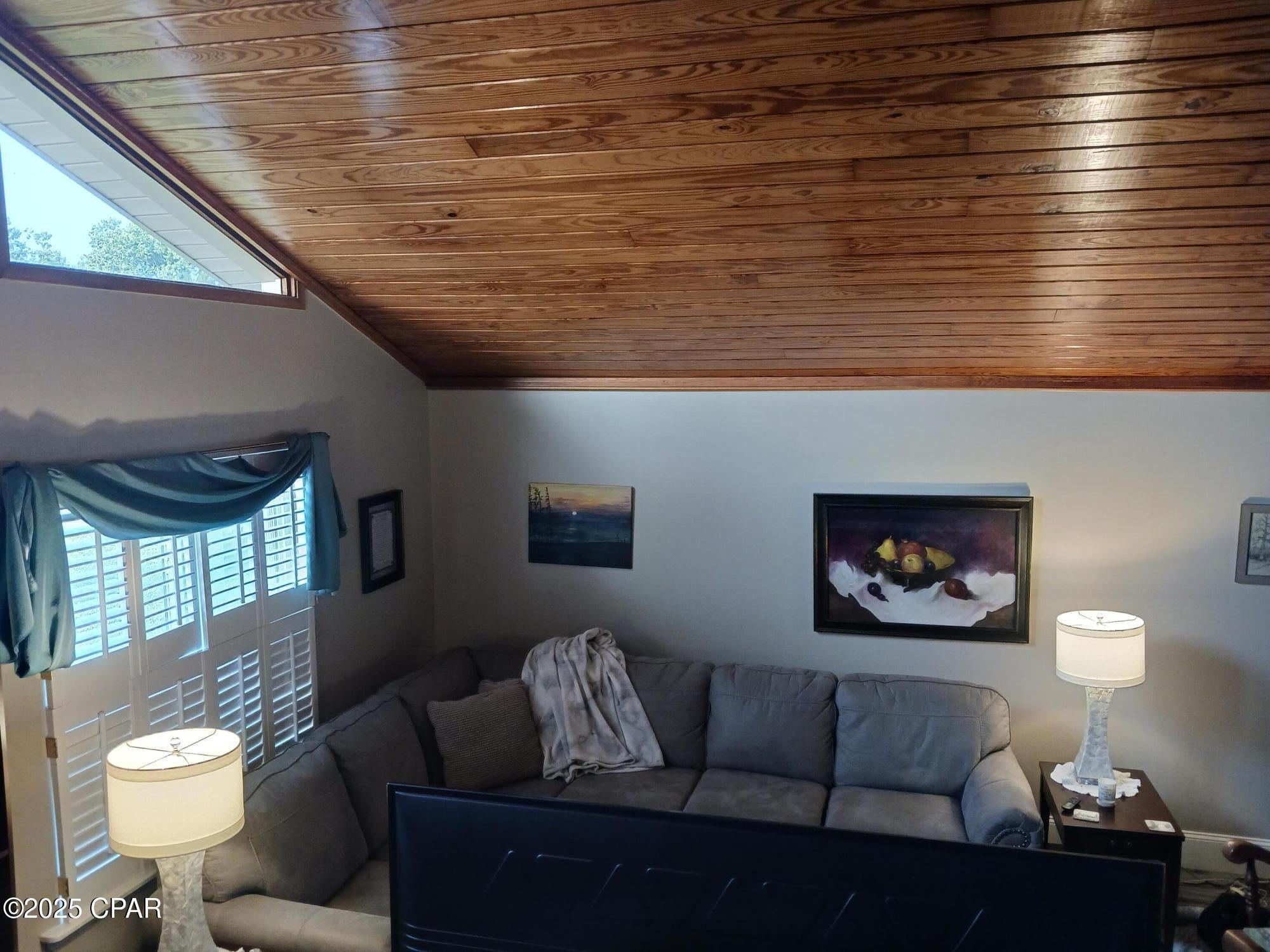 Venetian Villa 1st Add Replat - Residential