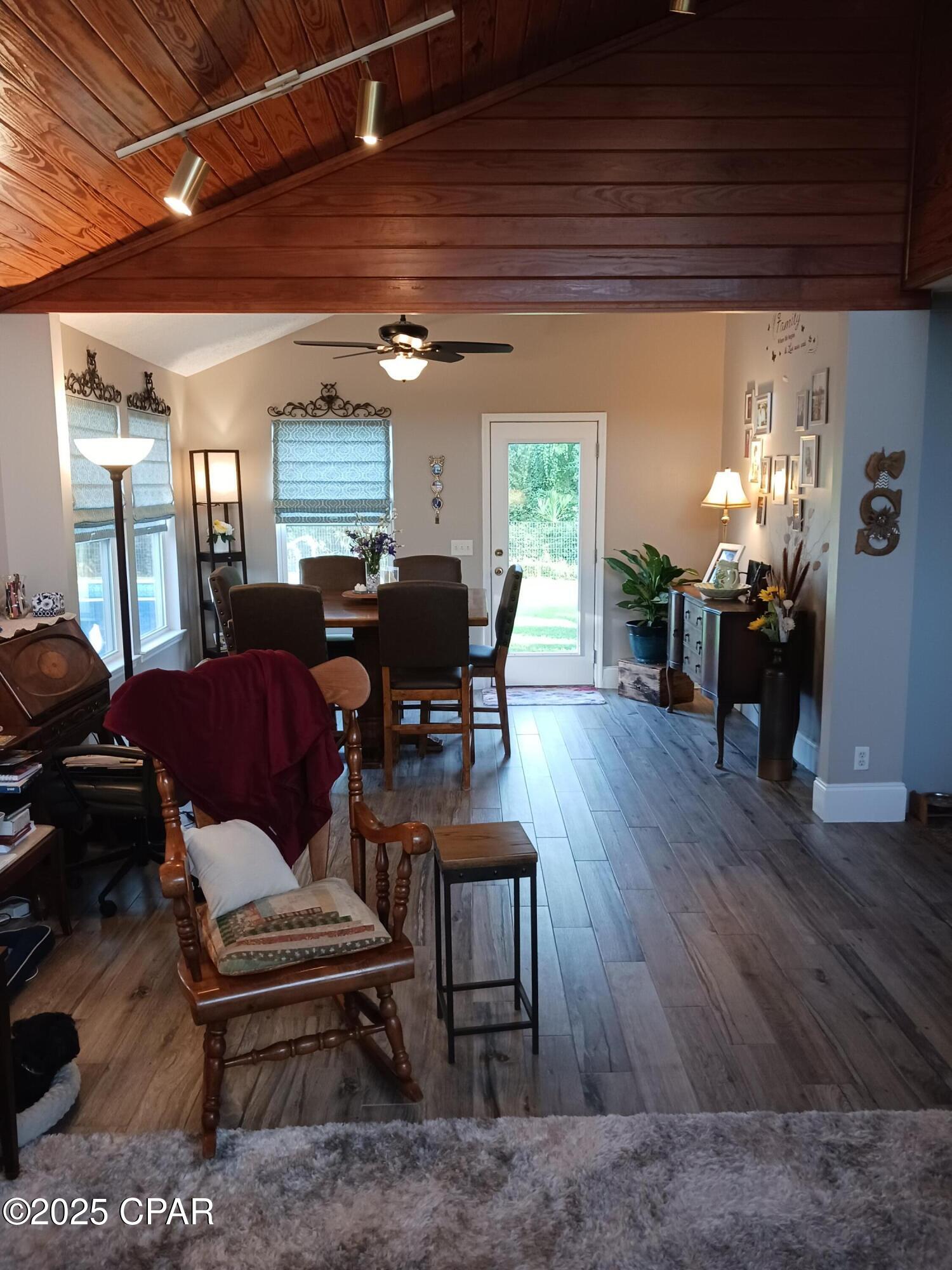 Venetian Villa 1st Add Replat - Residential