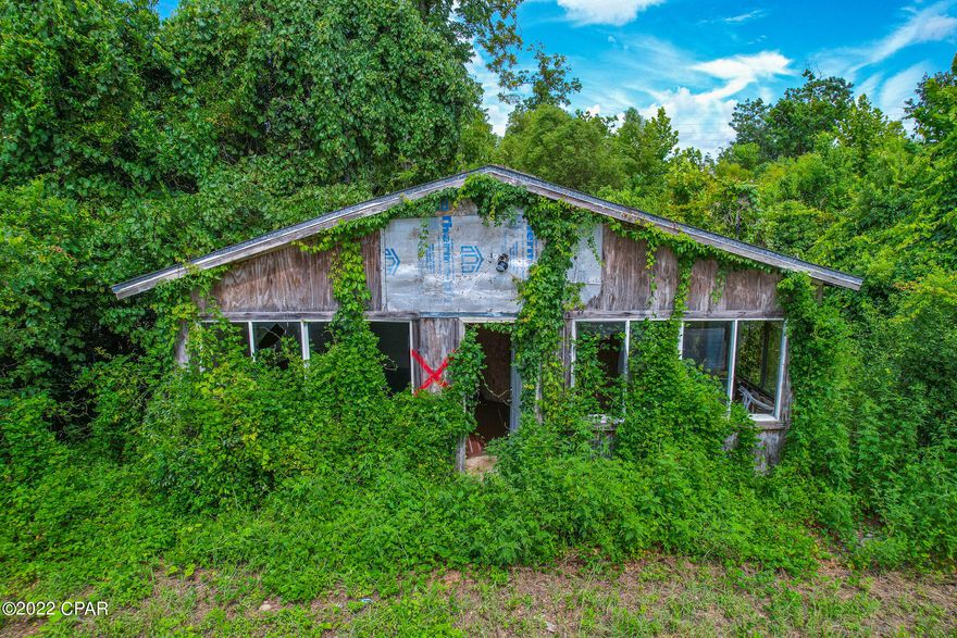 Great investment opportunity. Located within walking distance to the Bayou and close to shopping, dining and schools. This property creates the perfect setting to build a new home or renovate the current structure. If you're looking for an investment property at an affordable value this property is a must see. Call for additional information.