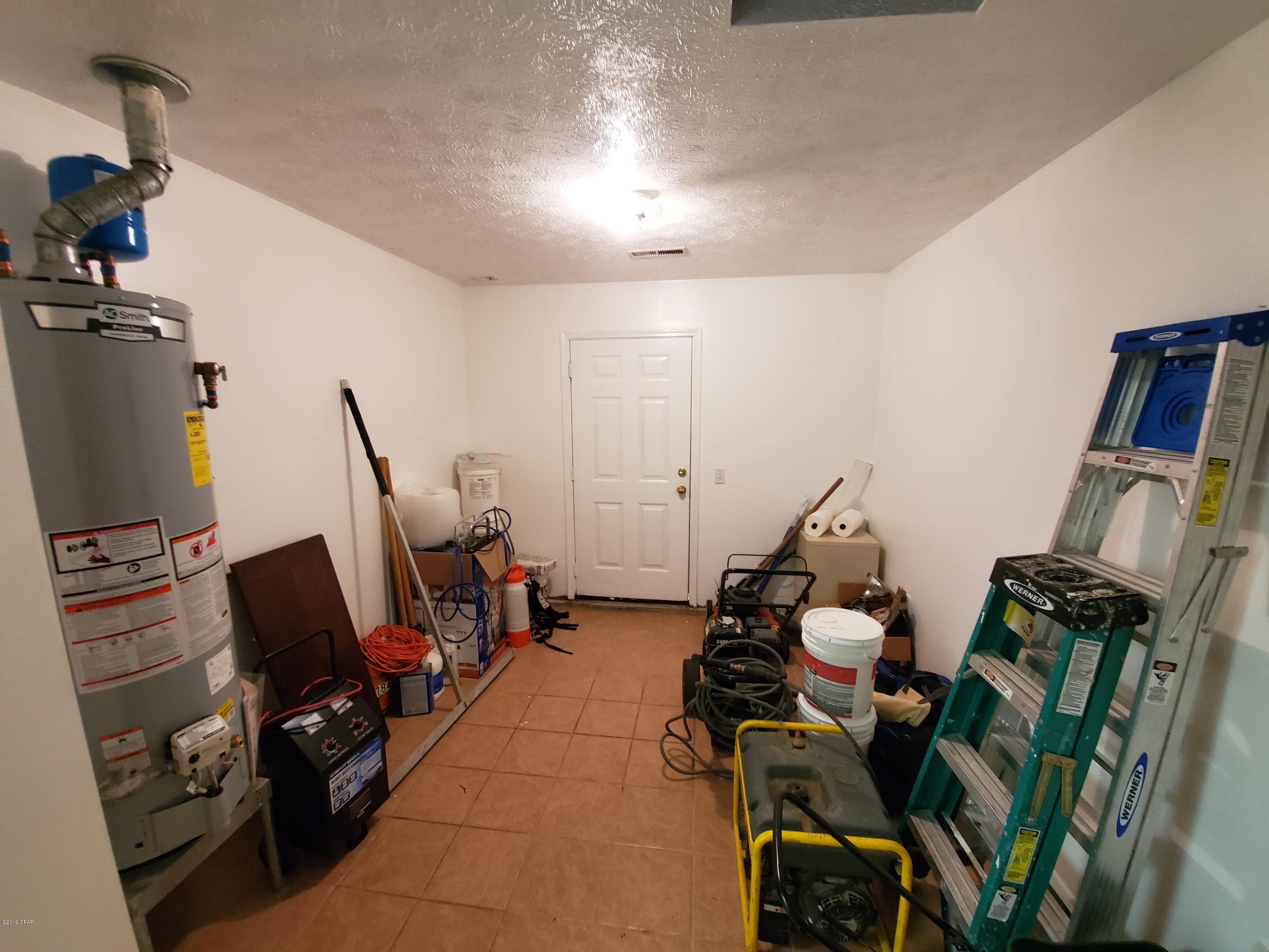 Pine Tree Place Unit 1 - Residential