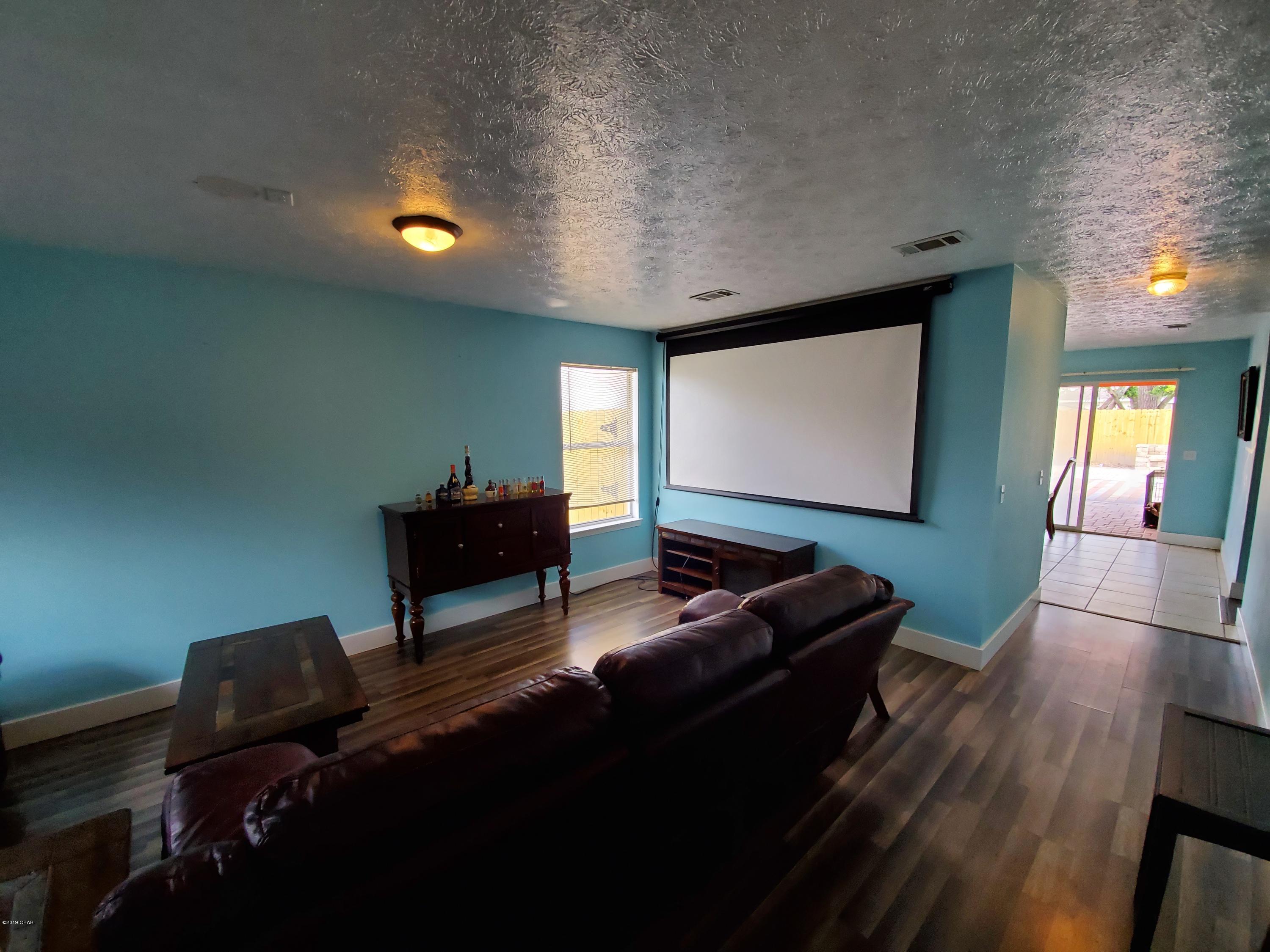 Pine Tree Place Unit 1 - Residential