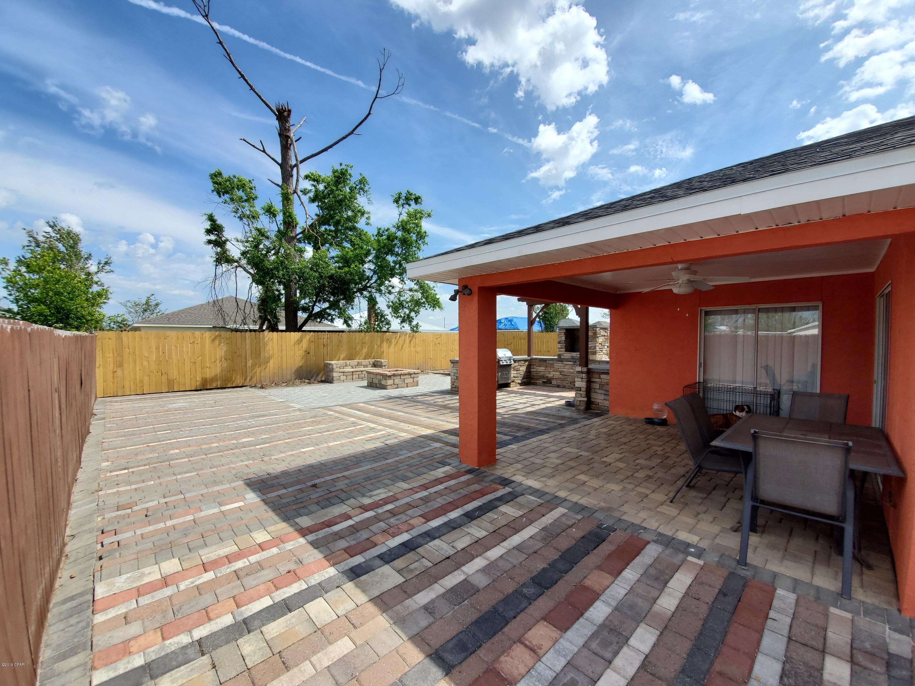 Pine Tree Place Unit 1 - Residential