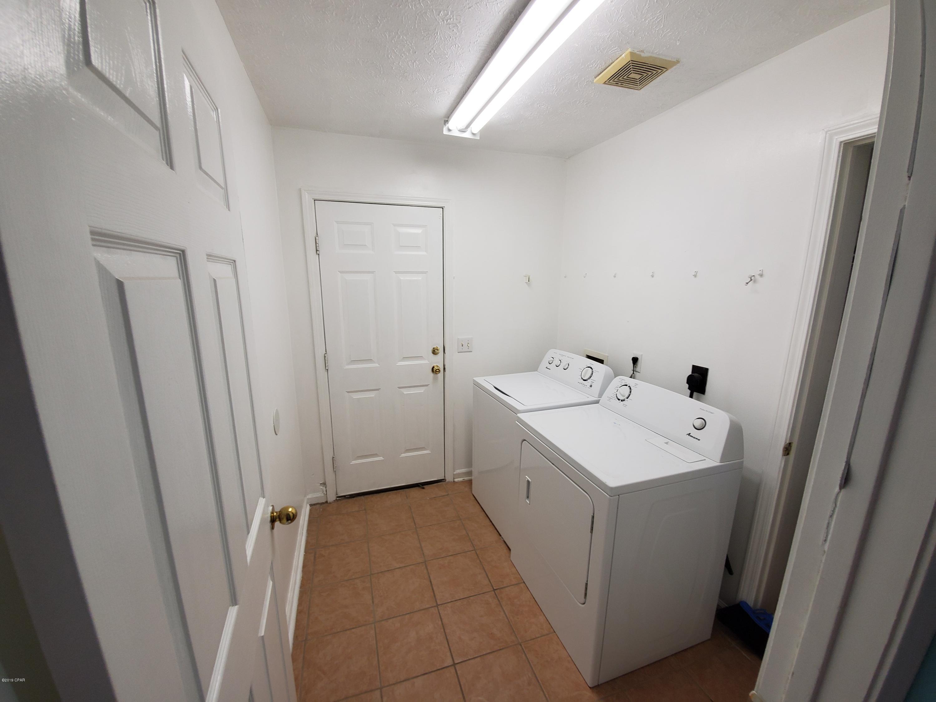 Pine Tree Place Unit 1 - Residential