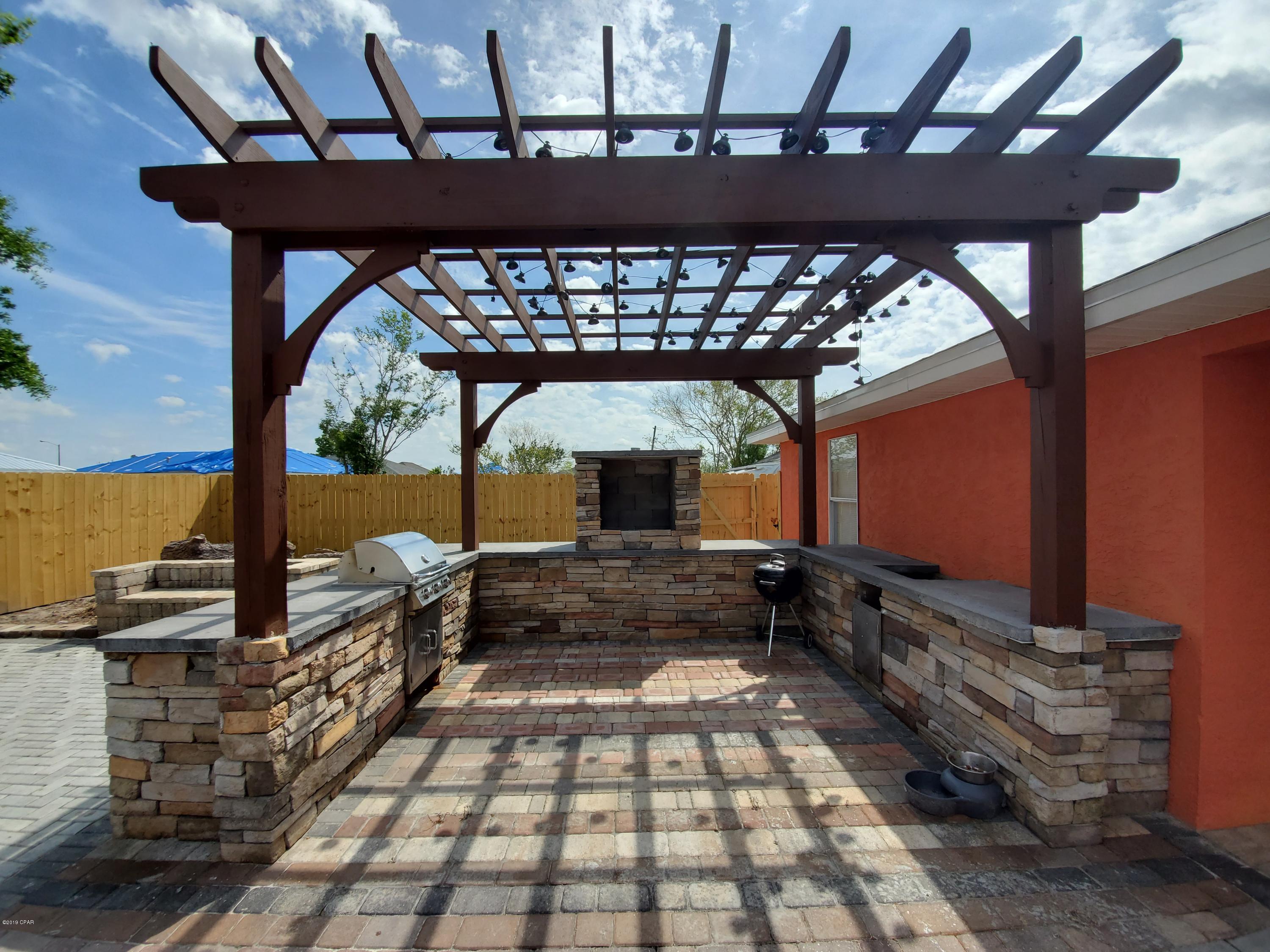 Pine Tree Place Unit 1 - Residential