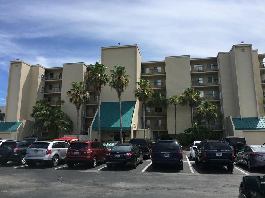This large 1BR/2Ba condo is located in Mariner East.  It has just been painted and has new wood floors in the living rooms and bedroom.  This non rental unit has been taken care of and is in excellent shape.  At 893 sqft these are some of the largest 1 bedrooms on the beach.  Low condo fees at 325 a month, with lots of amenities including tennis, pool, game room, and community room.  There is plenty of parking and no garages to fool with.



***THIS UNIT IS NOT FOR RENT****