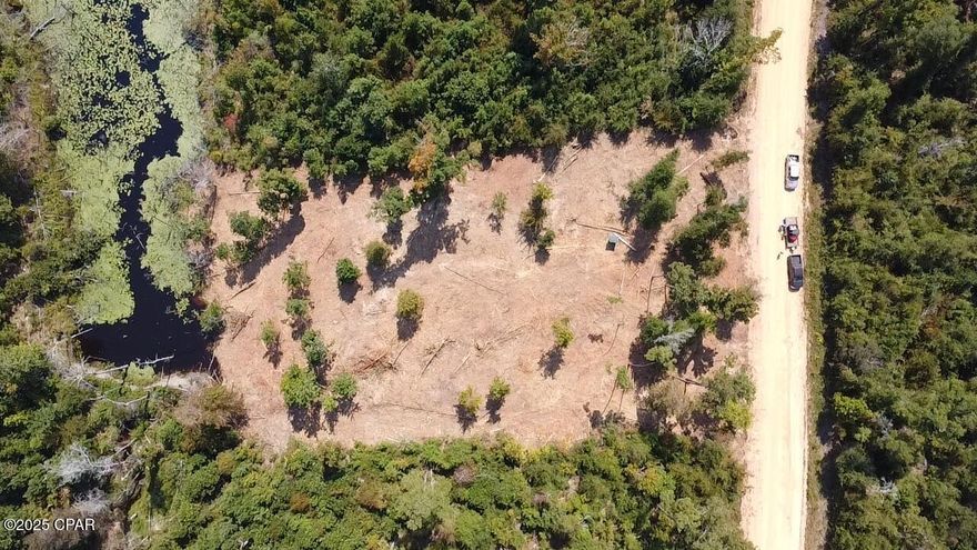 This recently bush-hogged land in Jackson County offers a prime opportunity for country living. Manufactured homes are welcome on this stunning, wooded one-acre and a quarter lot that is high and dry. Fishermen will love the proximity to the creek which ponds at the rear of the property and Jim Long Bay, just 1.5 miles away. Located only five miles from Compass Lake, which boasts a public boat ramp and charming restaurants.
Owner has hunted deer and wild hog from his hunting blind. This property is also a 45-minute drive to the vibrant Panama City Beach. Experience the best of secluded country living with this unique and inviting property.