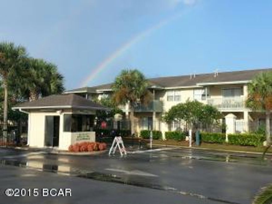 Age, SF, and dimensions approximate.