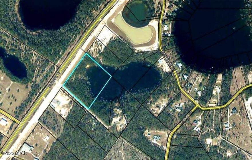 Looking for country living not far from the beach? This parcel is a great place to build a home or a weekend get a way? This 8.55 acre property is very private and has plenty of room to build a home and shop. It is only 45 minutes from the beautiful white sand beaches of Panama City Beach. The parcel also has over 600 ft. of Hwy. 77 road frontage and previously had a mobile home on it years ago and it has a well, septic and electricity available.
All measurements and items of importance are to be confirmed by buyer or buyer agent.