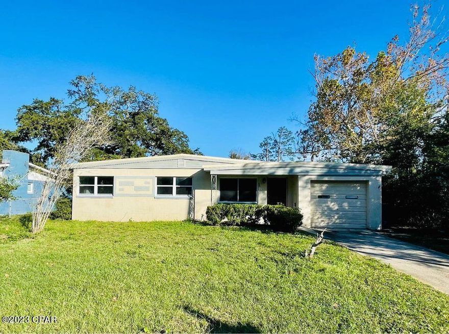 Recently Renovated Home n Central Panama City. 20X20 Bonus Room/ Den Plus 20X10 Screen Porch and Large fenced backyard. Required is 1 Month Rent +$1,500 Security Deposit due at signing. To proceed with submitting application, please send the applicant(s) information, including name, phone number and email address and any co-signers if necessary. I will then send you a link for online application.