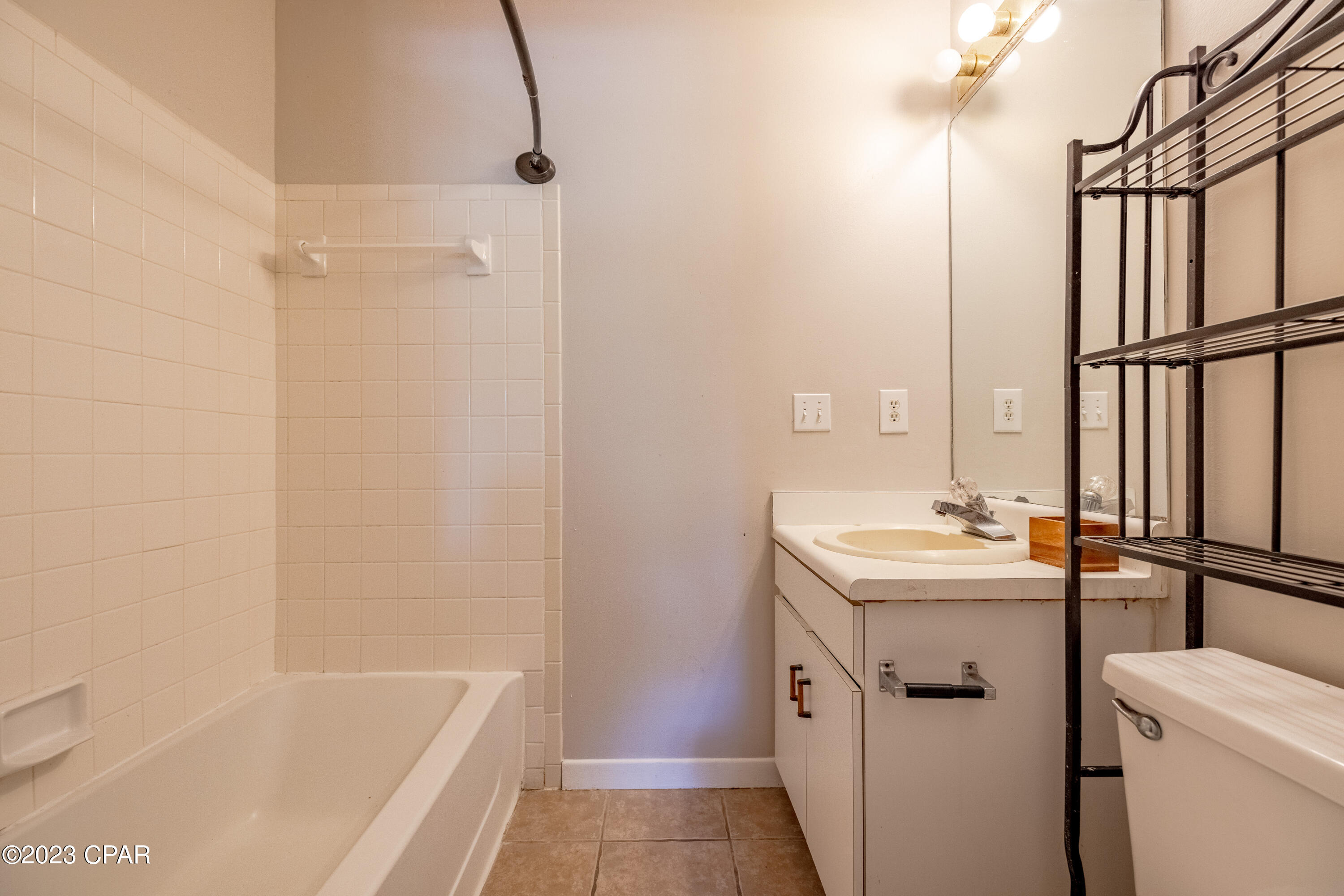 Quarter Deck Condo. - Residential