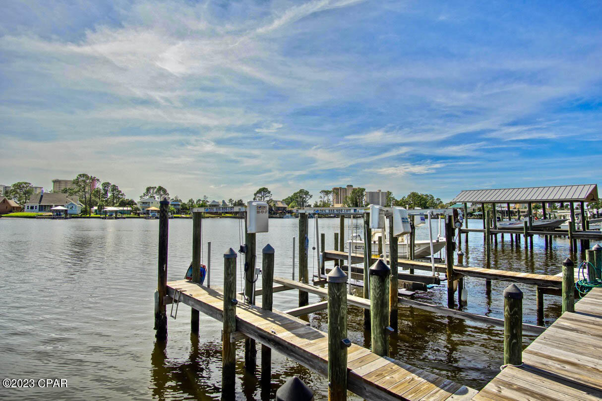 Quarter Deck Condo. - Residential