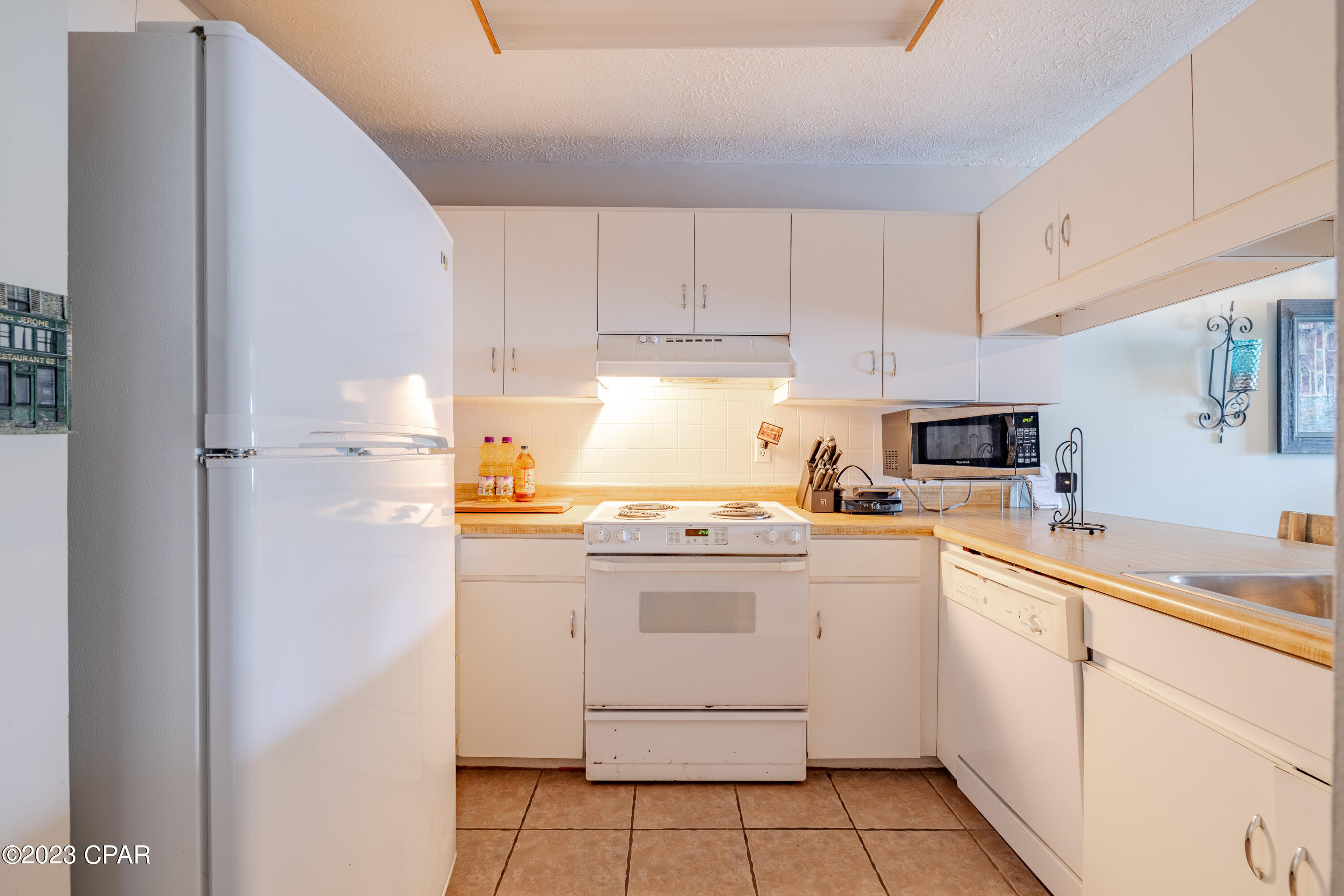 Quarter Deck Condo. - Residential