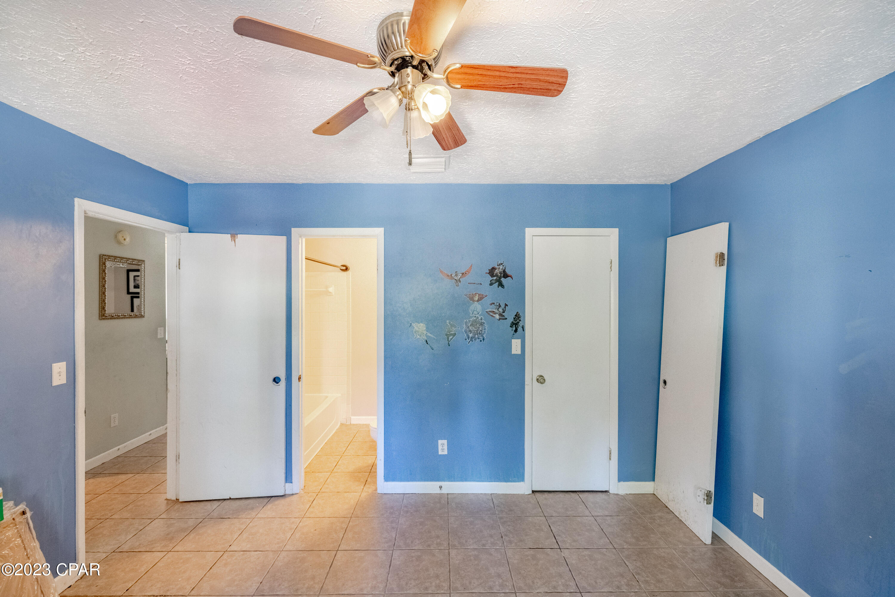 Quarter Deck Condo. - Residential