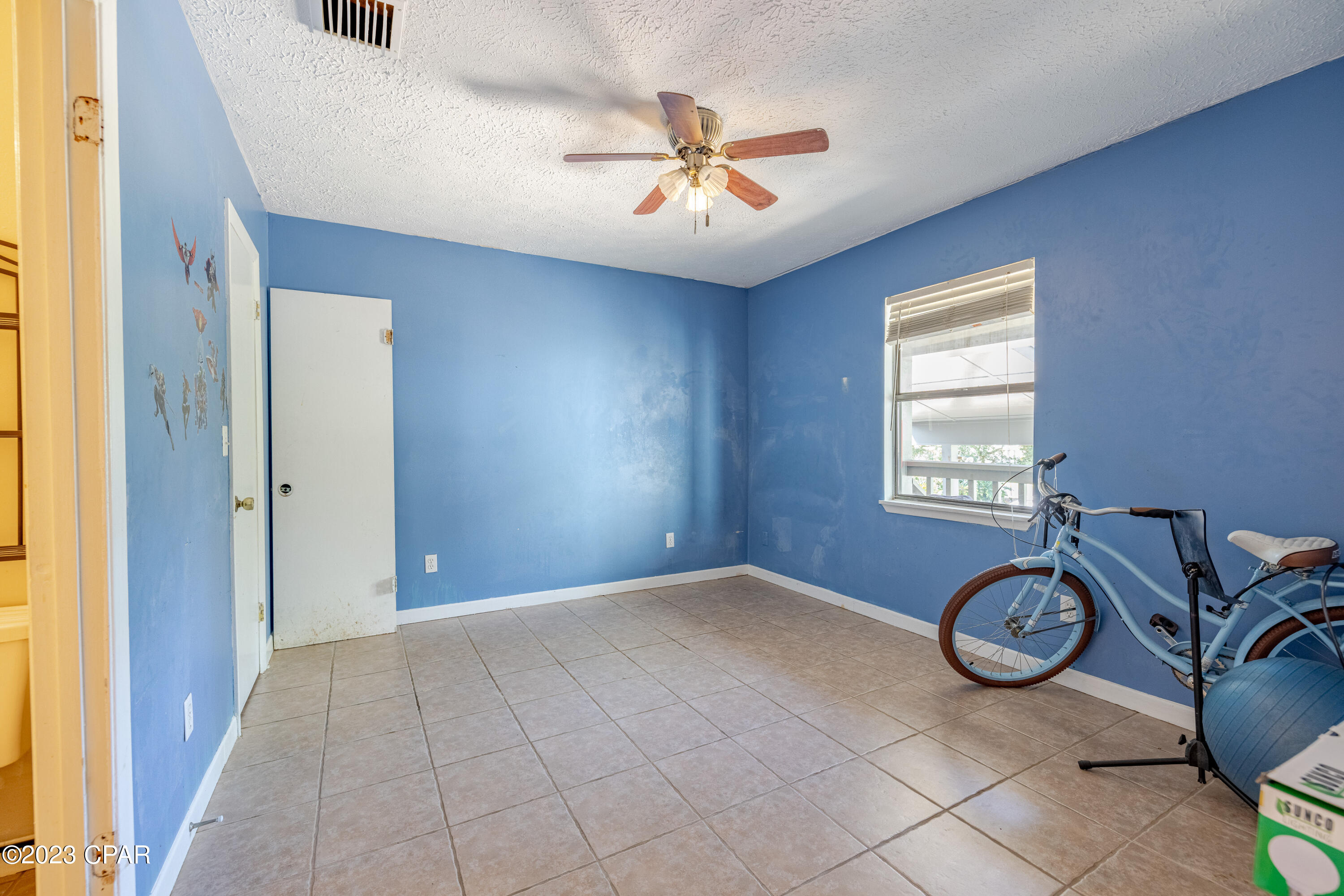 Quarter Deck Condo. - Residential