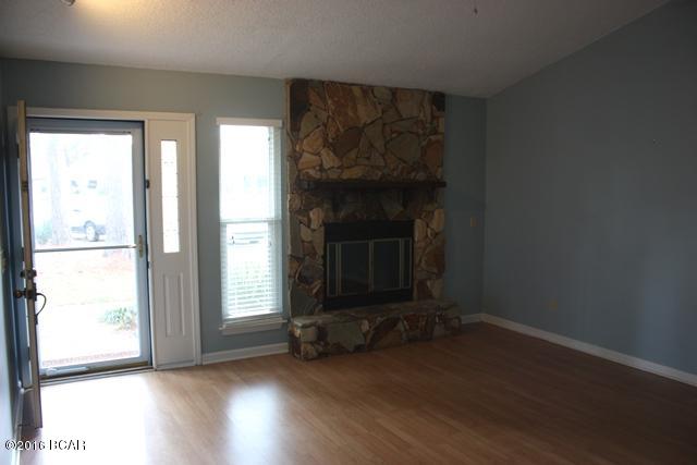 North Lagoon Oaks 3rd - Residential Lease