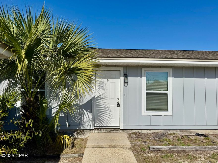 This delightful 2-bedroom apartment at 1501 Chestnut Avenue offers an inviting retreat for those seeking comfort and style. Nestled in a vibrant community, this 900 sq ft residence boasts an open and airy layout, perfect for modern living. The spacious living area welcomes you with abundant natural light, creating a warm and cheerful atmosphere to relax and Just steps away from local dining, shopping, and entertainment, this apartment places you in the heart of all the action. To see this property, just text a photo of your drivers license to our office and we will set up your showing within 1 business day!