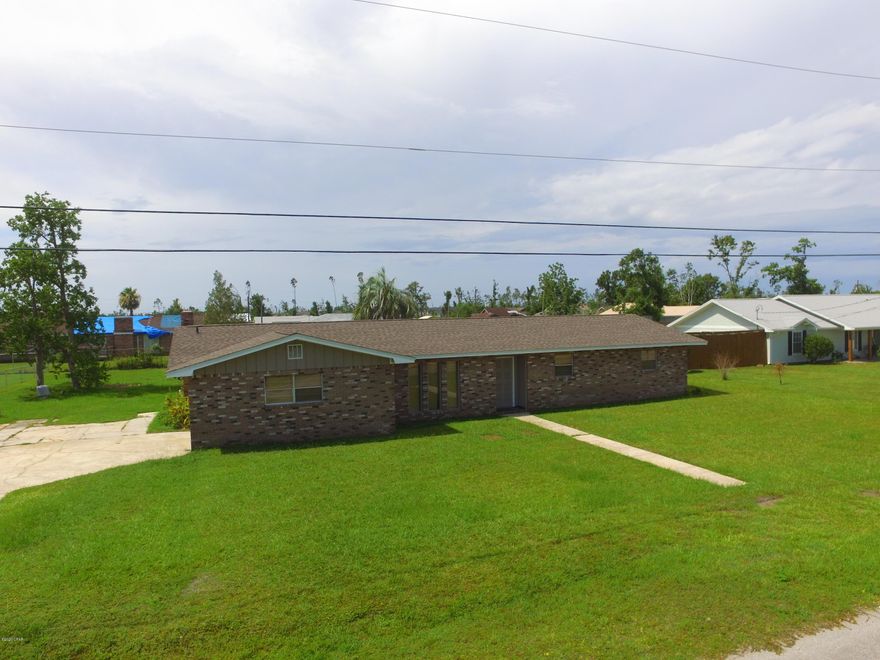 *** JUST REDUCED ***  Sometimes it's hard to describe a home without repeating the same word over and over. But, at times it's also necessary.  The word is NEW !!  Everywhere you look the word NEW pops up !  Such as, NEW ROOF, NEW FULL INTERIOR PAINT, NEW TILE, NEWLY REMODELED MASTER BATH, NEW KITCHEN CABINETS, NEW COUNTER TOPS, NEW APPLIANCES, NEWLY REMODELED FULL BATH.  The list just keeps going. What you need to do, is make an appointment to see this great brick home !  

The large lot is located on a dead end street, which means it's quiet and has very little traffic. It's ready to go.  Just move in and meet your NEW neighbors!!!