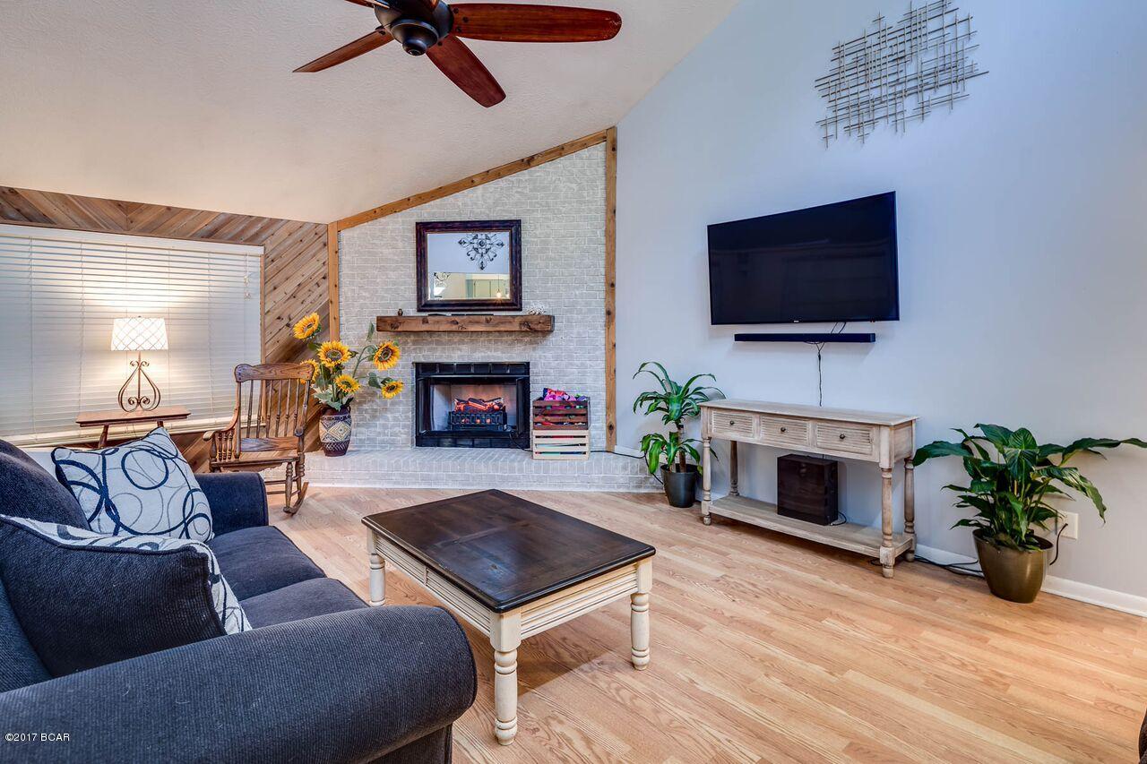 Derby Woods 1st Add - Residential