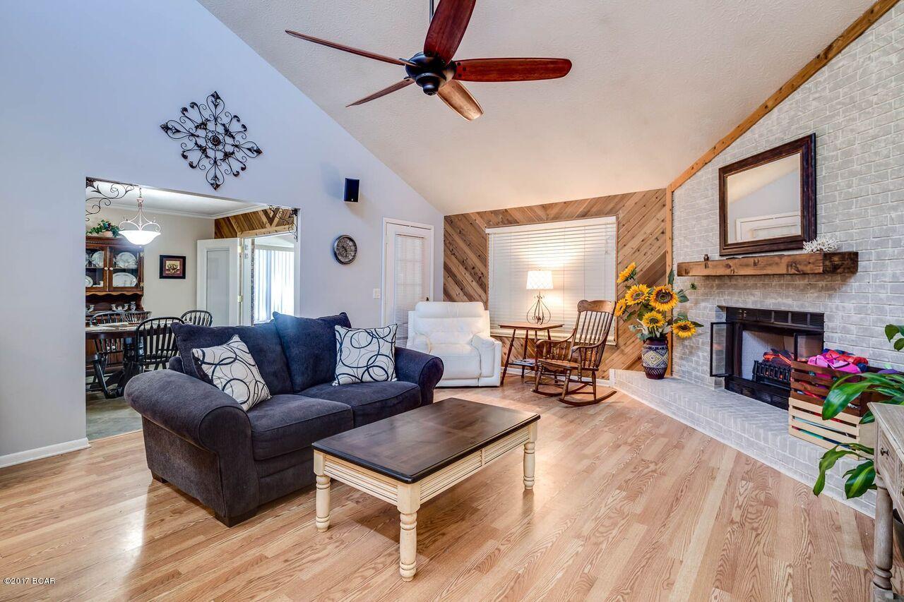 Derby Woods 1st Add - Residential