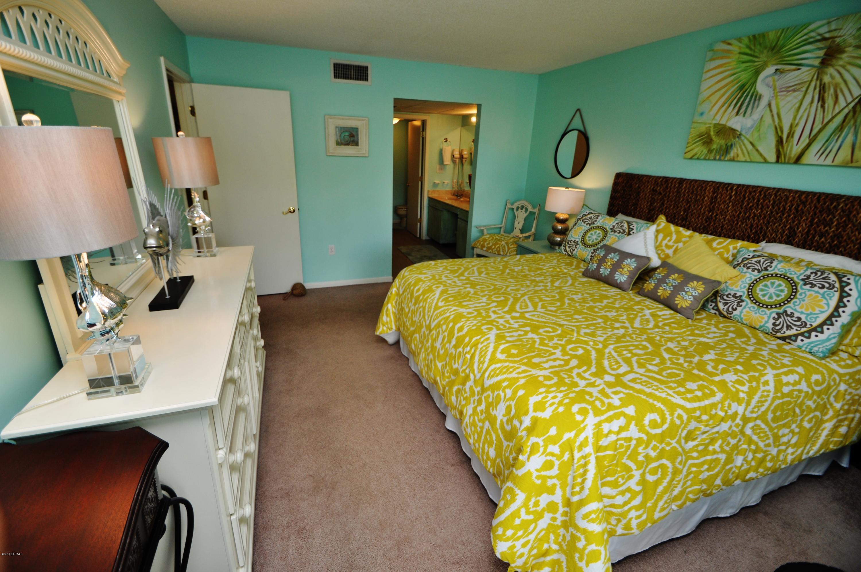 Edgewater Golf Villas V-B - Residential