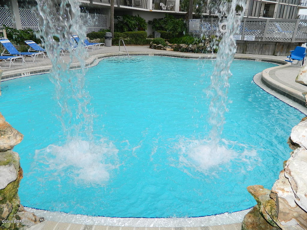 Edgewater Golf Villas V-B - Residential