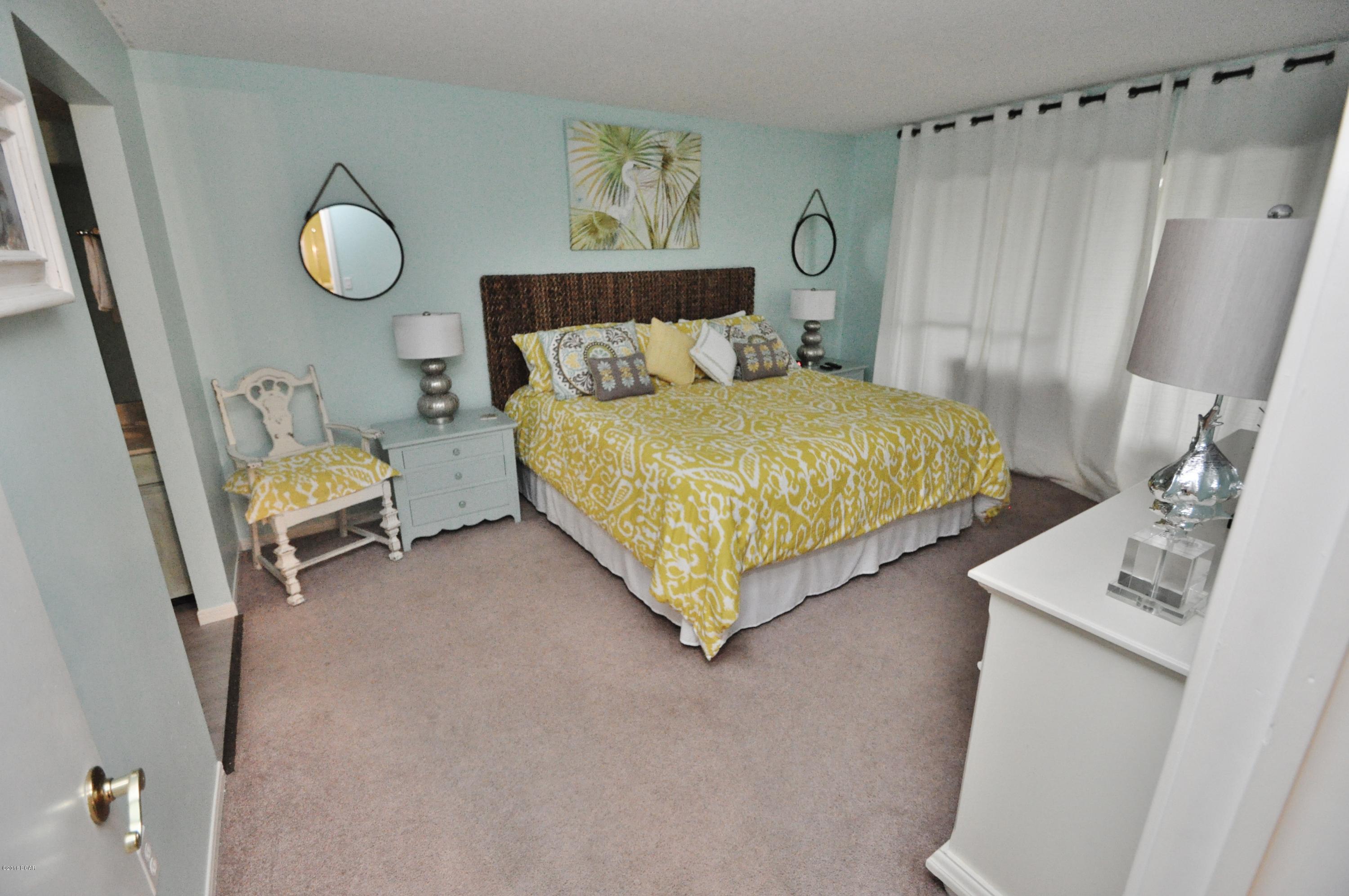 Edgewater Golf Villas V-B - Residential