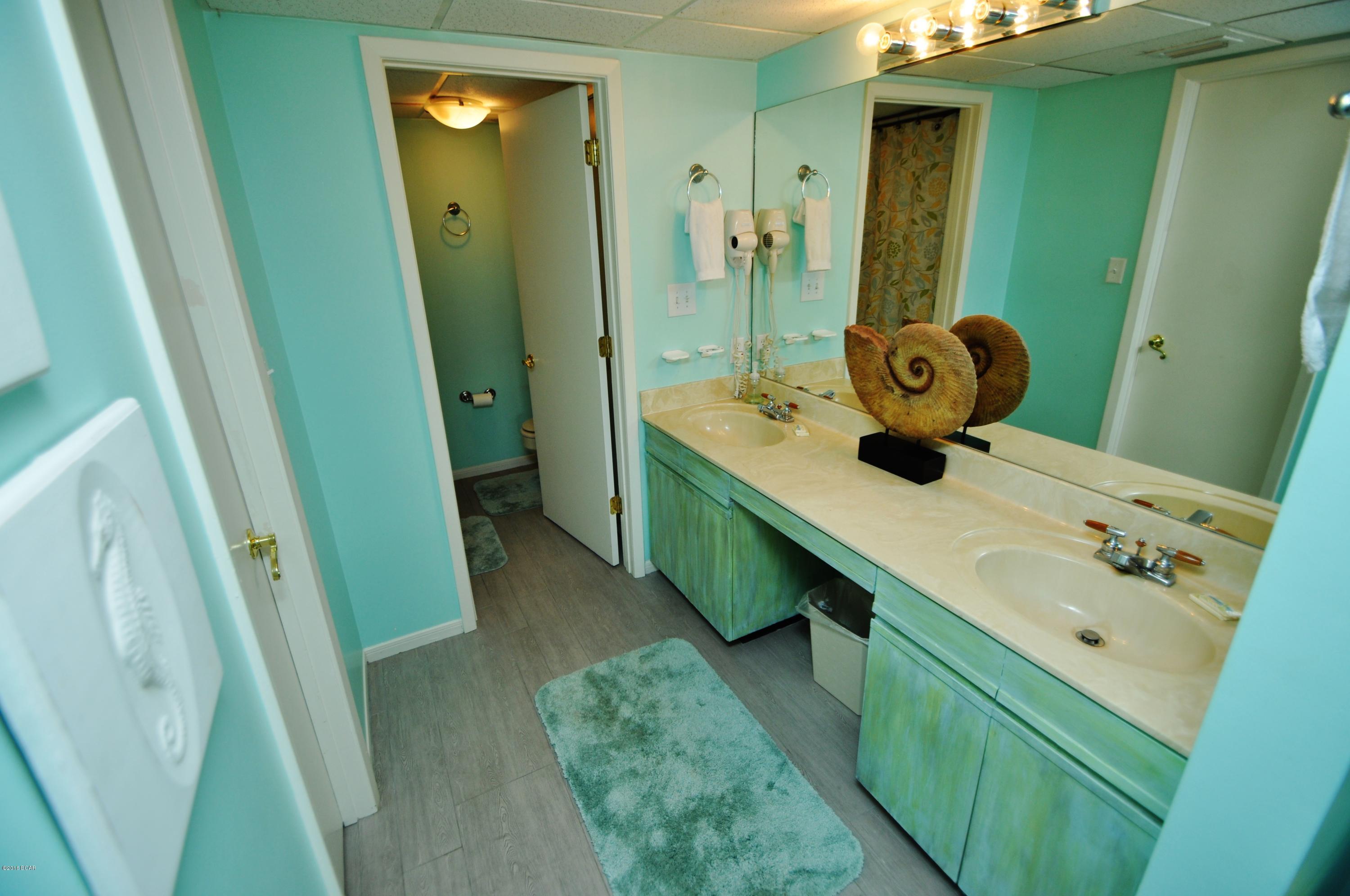 Edgewater Golf Villas V-B - Residential