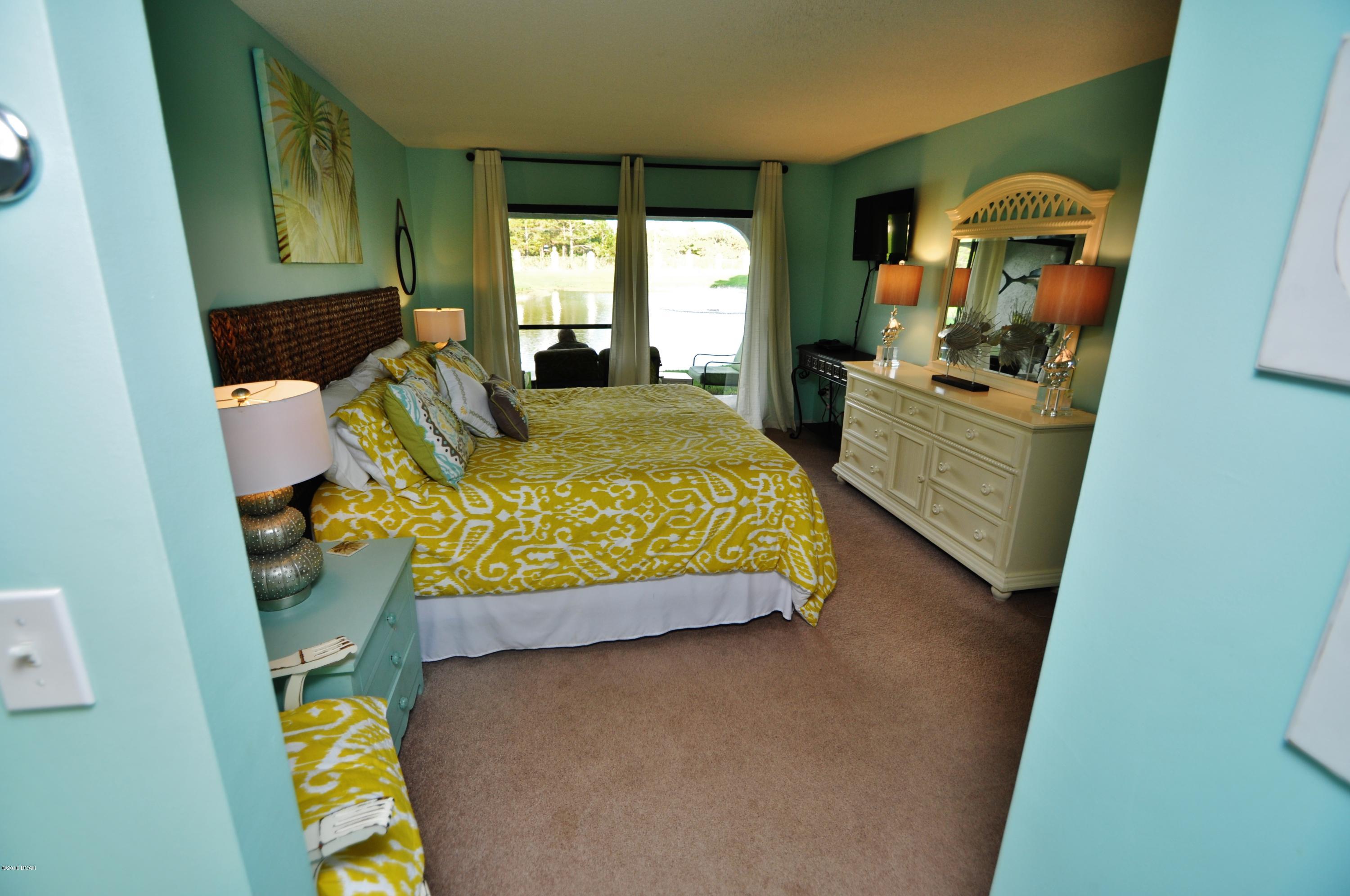 Edgewater Golf Villas V-B - Residential