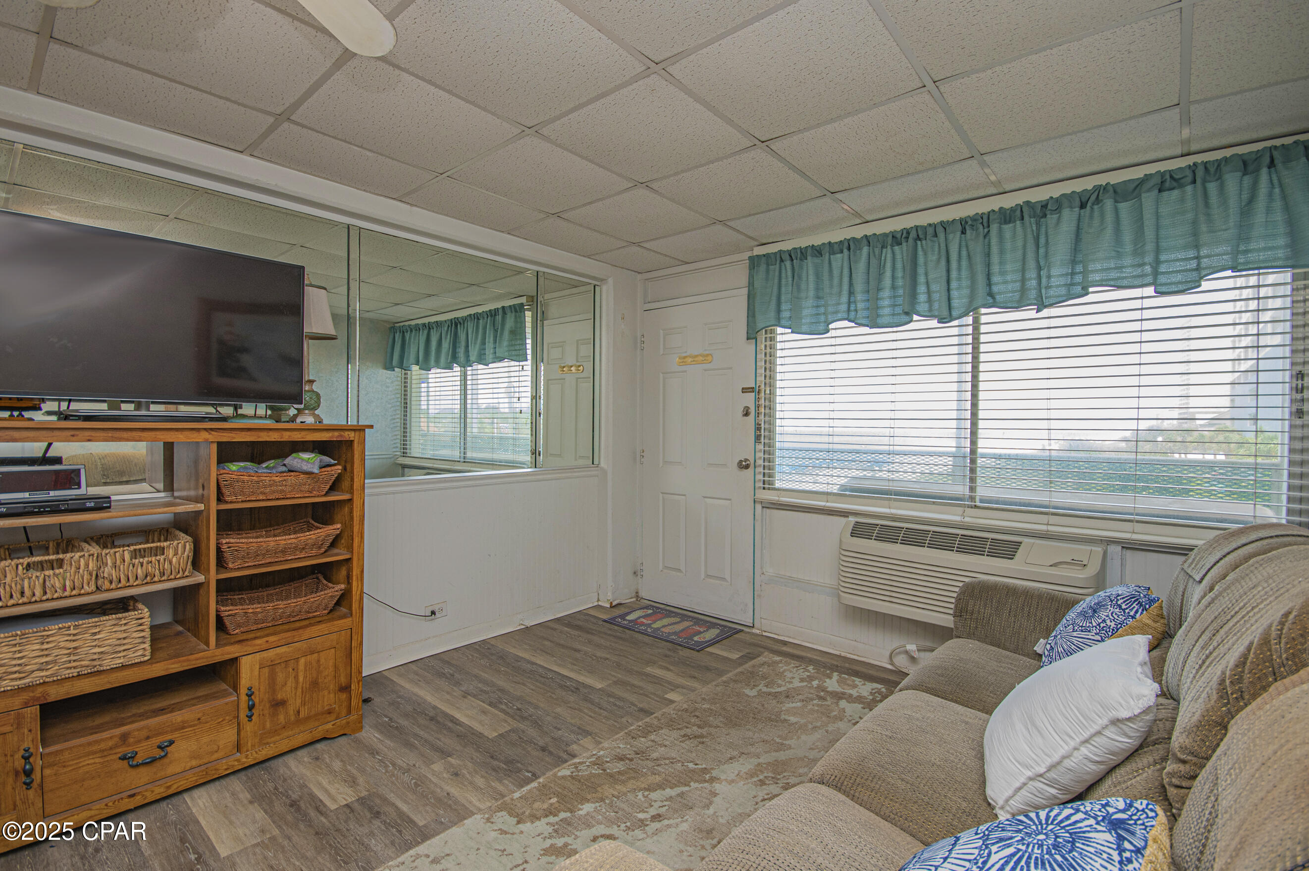 Fontainebleau Terrace - Residential