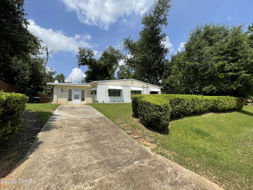 CURRENTLY UNDER CONTRACT, SELLER ACCEPTING BACKUP OFFERS.  Spacious 3/2 downtown Marianna that has been updated and ready for a new family. This home has tile floors throughout, two large living areas, and a fireplace. This home is priced to sell so it will not last long in this market. Make your appointment today!