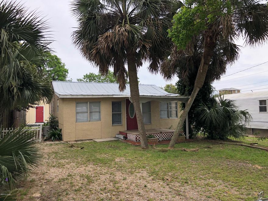 This home just relisted.  The home has been reduced to reflect roof damage.  The damage has been tarped and is localized to one area of the home.



The seller will entertain cash offers only with NO contingencies.  The sale is AS IS only and the seller will make no repairs.  The seller will consider all reasonable non contingent offers.