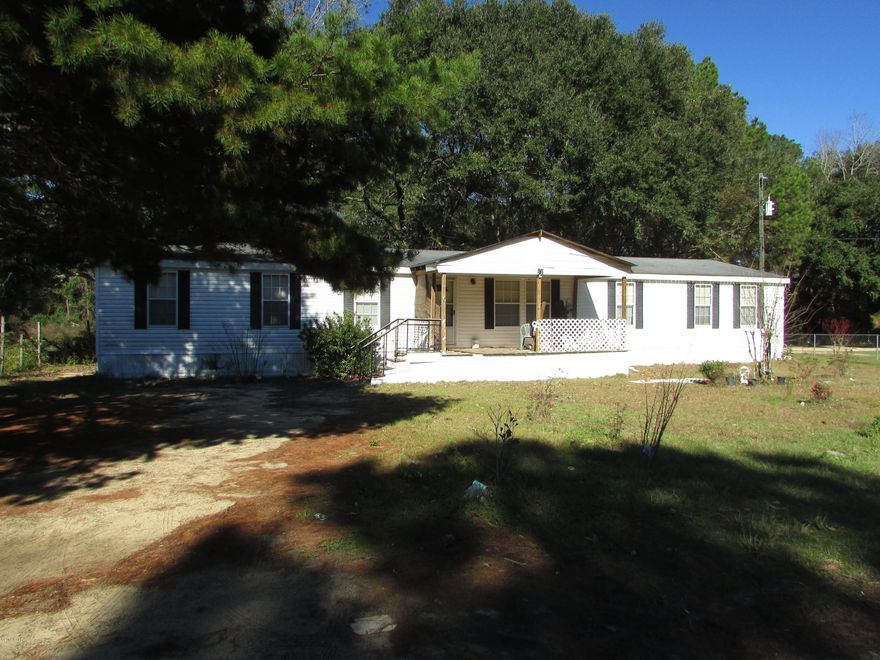 DWMH with 4 Bedrooms 2 Baths with 2052 sq ft. Located on .82 acre. Home has Lots of Cabinets in the kitchen with an island. Wall oven and dishwasher. Fireplace in the Family room. Master Bath has double vanity, garden tub. 2nd Bath also has double vanity. Relax on the front covered porch. Home needs work but could make the perfect home for your large family! his property is now under auction terms. Auction dates areApril 25-29, 2016. Bids will be taken during pre and post sale at the aforementioned website. No minimum starting bid required. All auction properties are subject to a 5% buyers premium with a minimum of $2,000 and subject to a reserve price as with a minimum of $2,000 and subject to a reserve price as well as seller confirmation.