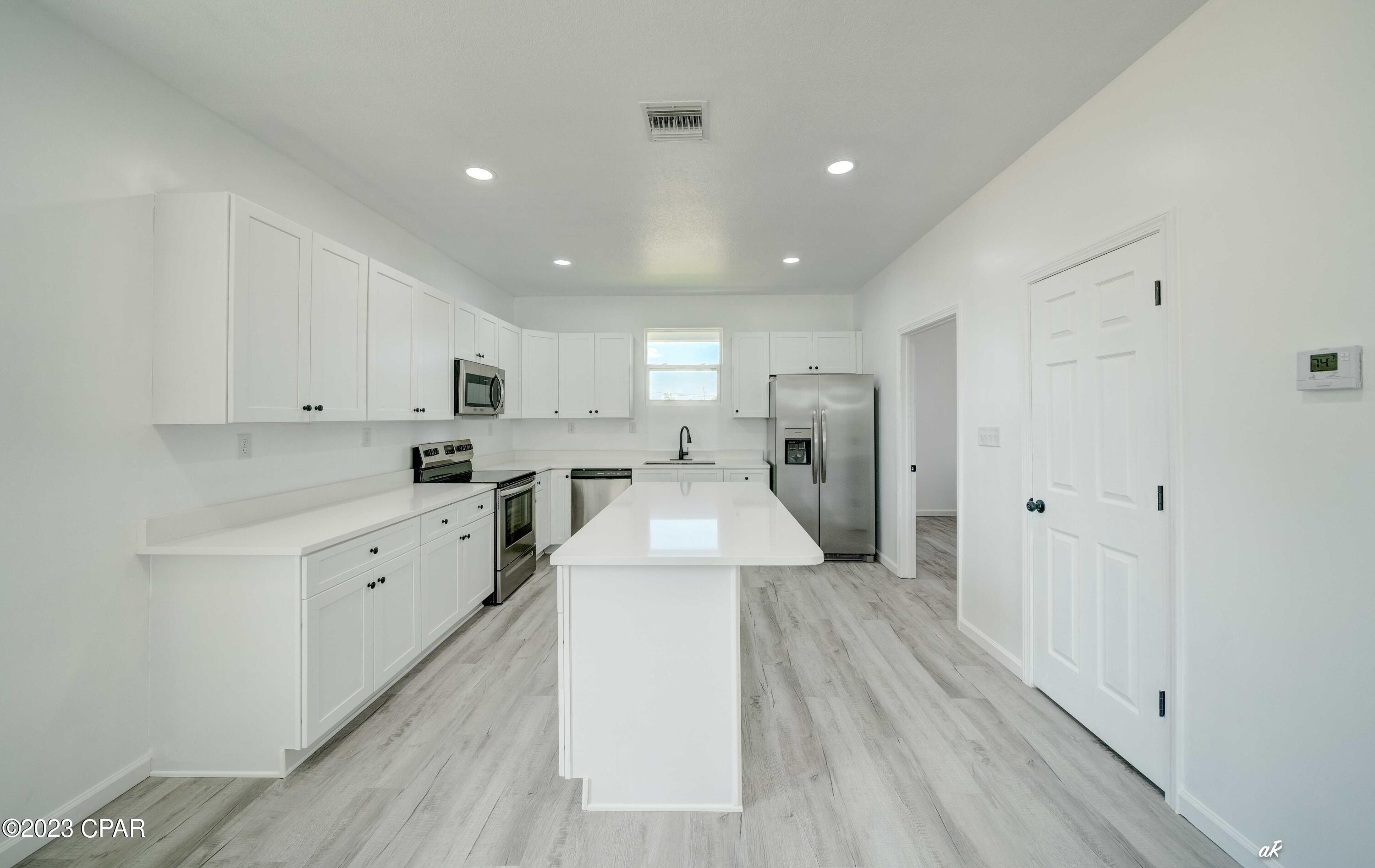 M N Kneeces Replat Pine-Lea - Residential