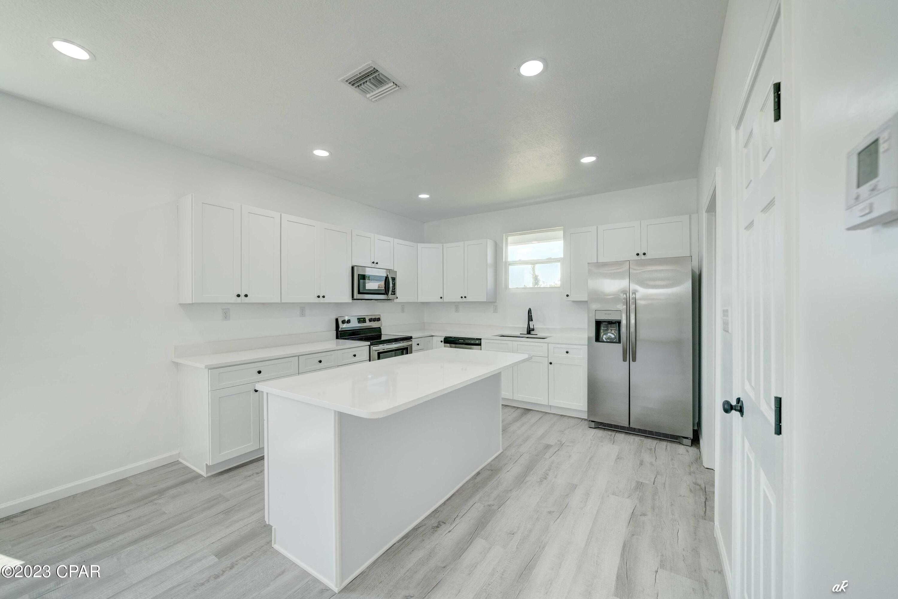 M N Kneeces Replat Pine-Lea - Residential