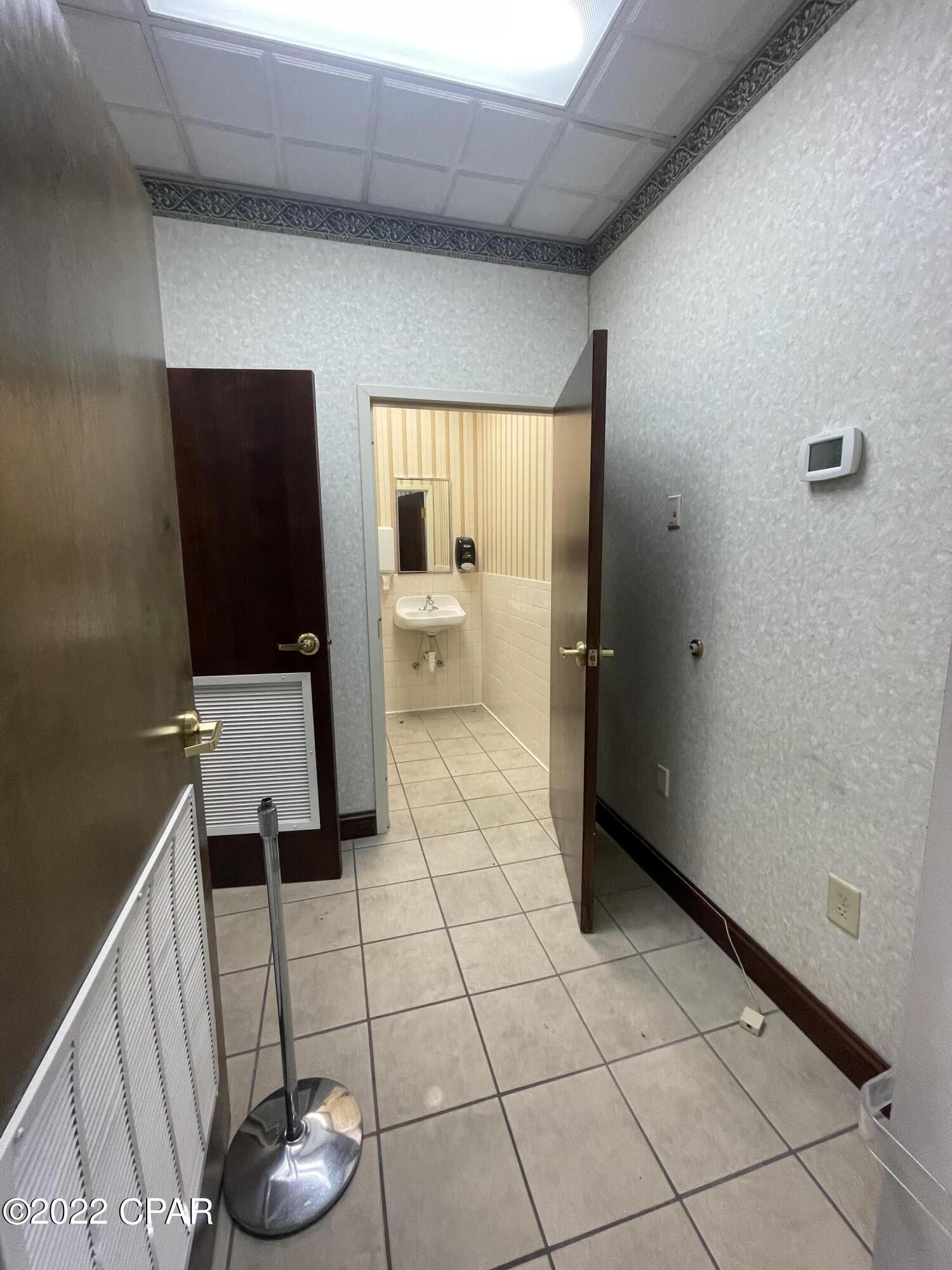 [No Recorded Subdiv] - Commercial Sale