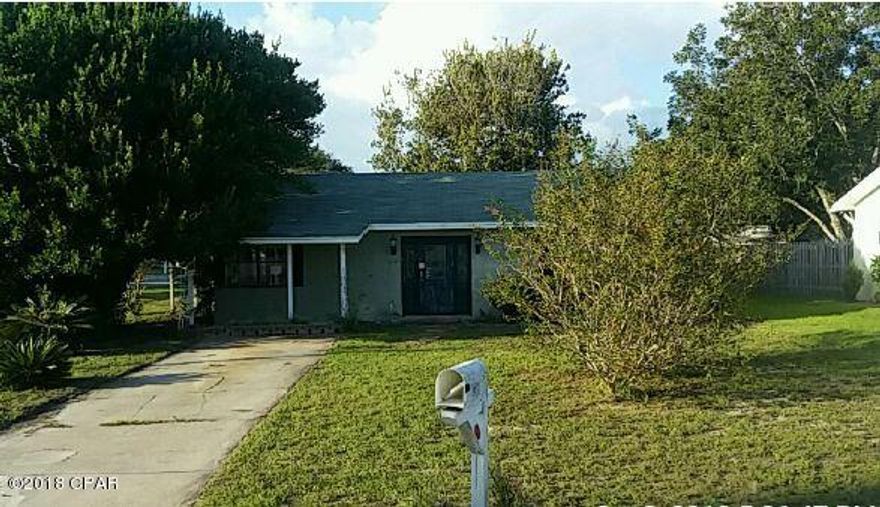 Come check out this cozy 2 bedroom 2 bath home located in the west end of Panama City Beach. Step

inside good sized rooms, kitchen with ample counter and cabinet space and good natural light. Home is in

need of some refreshing and with some work this could be someone's dream home. Living here puts you

close to all the amenities and activities from shopping, restaurants to beaches.