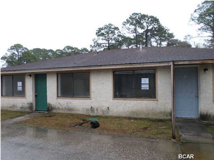 Duplex with 2 bed 1 bath each side. Centrally located close to shopping, restaurants and public transportation. Seller will offer an allowance up to $500 to owner occupant Buyer's purchase of a home warranty of their choice. IN ADDITION to normal Buyer closing costs, Buyer pays Doc Stamps on the Deed, closing service fee of $250, electronic recording fee of $27. Seller does not complete mold or problem drywall remediation or provide any type of clearance or certification to the buyer. Closing cost assistance cannot go towards transfer taxes (doc stamps on the deed or mortgage) association transfer fees, or any prepaid expenses. Investor sales are not eligible for buyer closing cost assistance. All High Bids will be subject to Seller's approval and the Seller reserves the right to