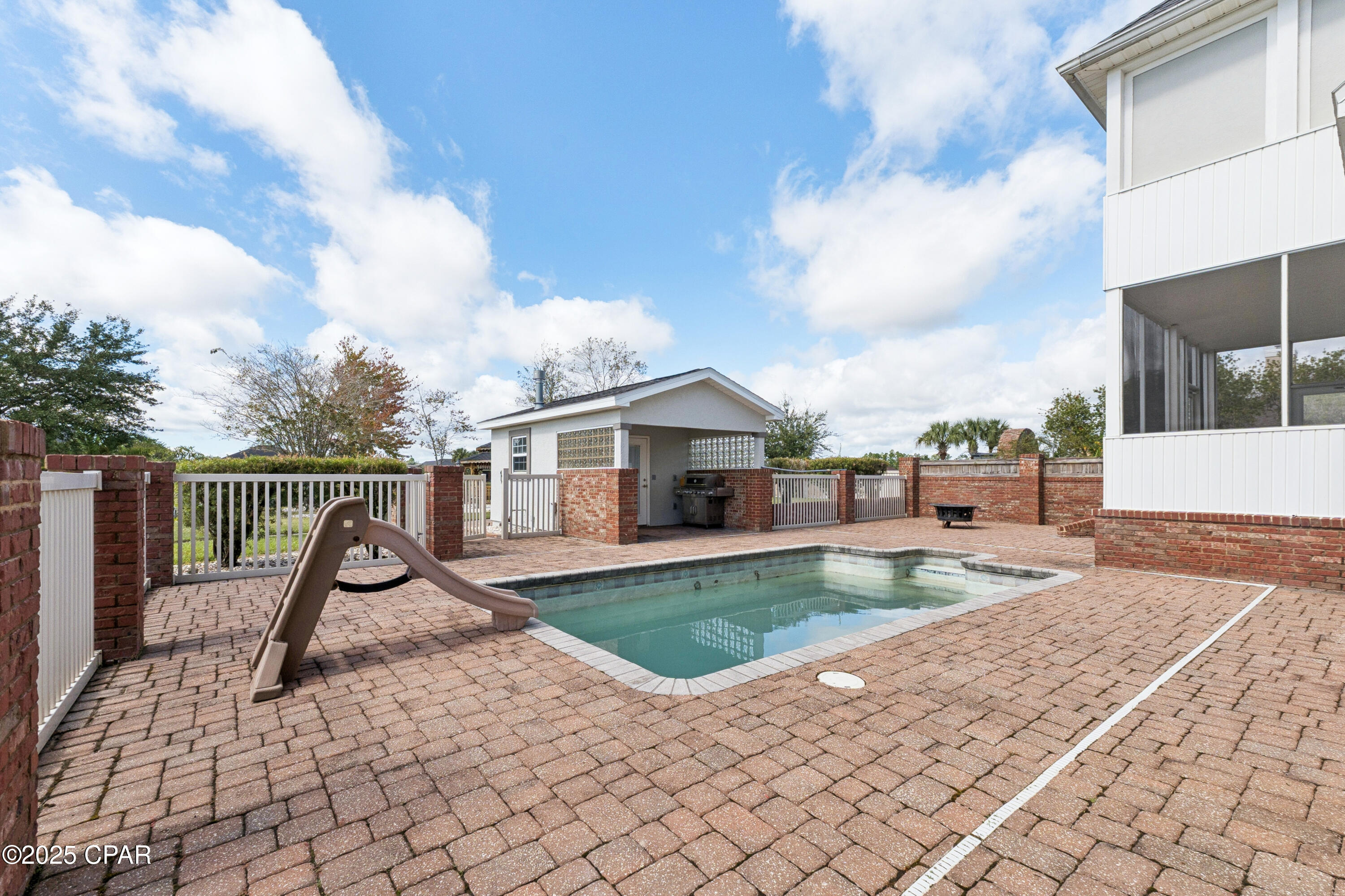 Kirkland Manor - Residential