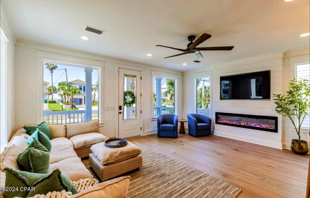 Laguna Beach Estates 1st Add - Residential