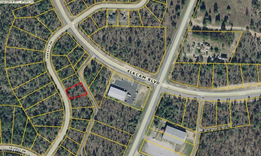 Good building lot in Southern Washington County in the desirable Sunny Hills area.  This area has 26 lakes and ponds for your fishing and boating enjoyment. Sunny Hills Golf & Country Club's 18-hole course is nearby.  The Gulf of Mexico is within a 30 minute drive for your beach enjoyment!!