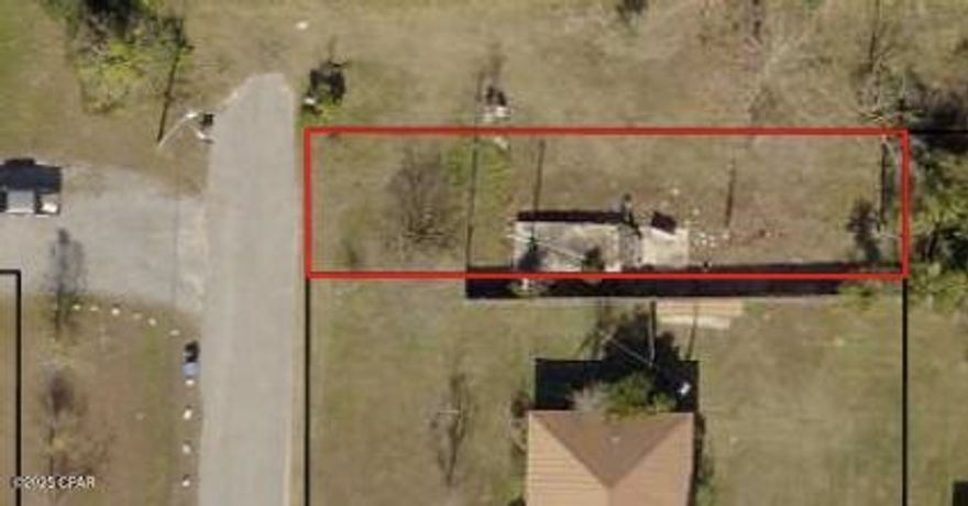 CURRENTLY UNDER CONTRACT, SELLER WILL CONSIDER BACKUP OFFERS. Welcome to 3040 Clearview Ave, in Panama City, Florida. A fantastic building opportunity in the heart of the city. This vacant lot is ready for you to bring your vision to life. You can start designing your dream home today, or plans are available for your review per request. Enjoy easy access to shopping centers, restaurants, and entertainment. All while being nestled in a quiet, residential area. You'll be just a short drive from the beautiful beaches of Panama City Beach, and close to top-rated schools in the Bay District. With its central location, you'll also be minutes away from downtown Panama City, St. Andrews, and other local attractions.
Drive by this location and see if you can picture your dream home here. Imagine waking up each morning in your coastal getaway, surrounded by the beauty and charm of Panama City. Don't miss this incredible opportunity to build your dream home in one of Panama City's most desirable neighborhoods. Water and Sewer are connected per the Bay County Utilities Department.